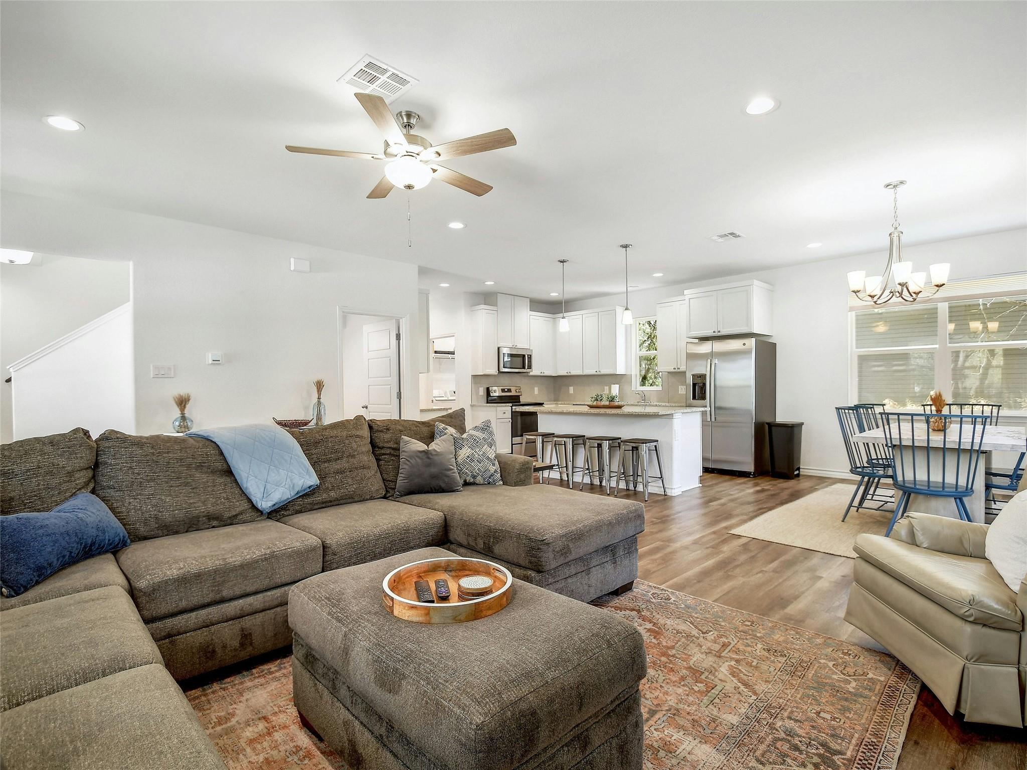 660 Mockingbird Dr, Canyon Lake, TX 78133