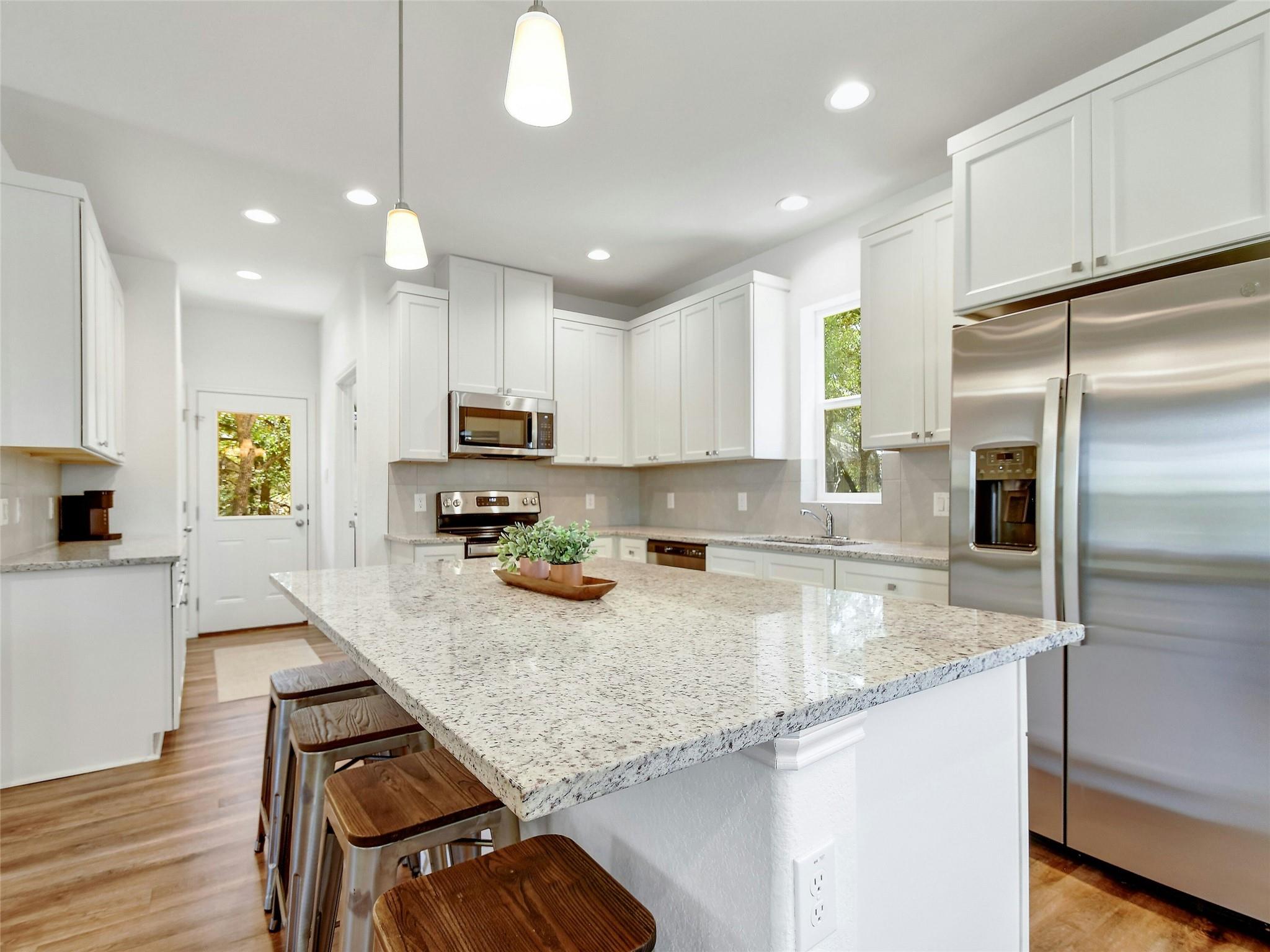 660 Mockingbird Dr, Canyon Lake, TX 78133