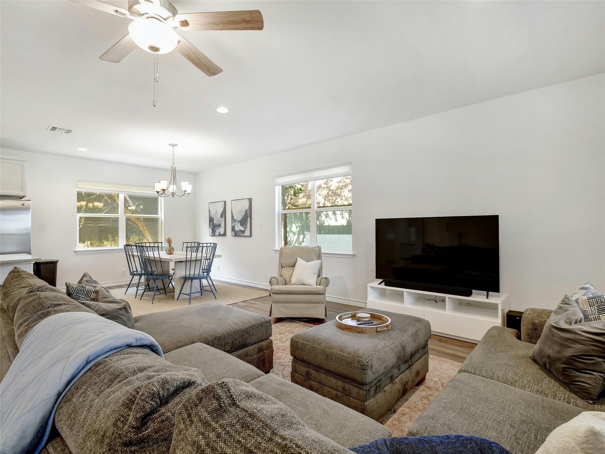 660 Mockingbird Dr, Canyon Lake, TX 78133