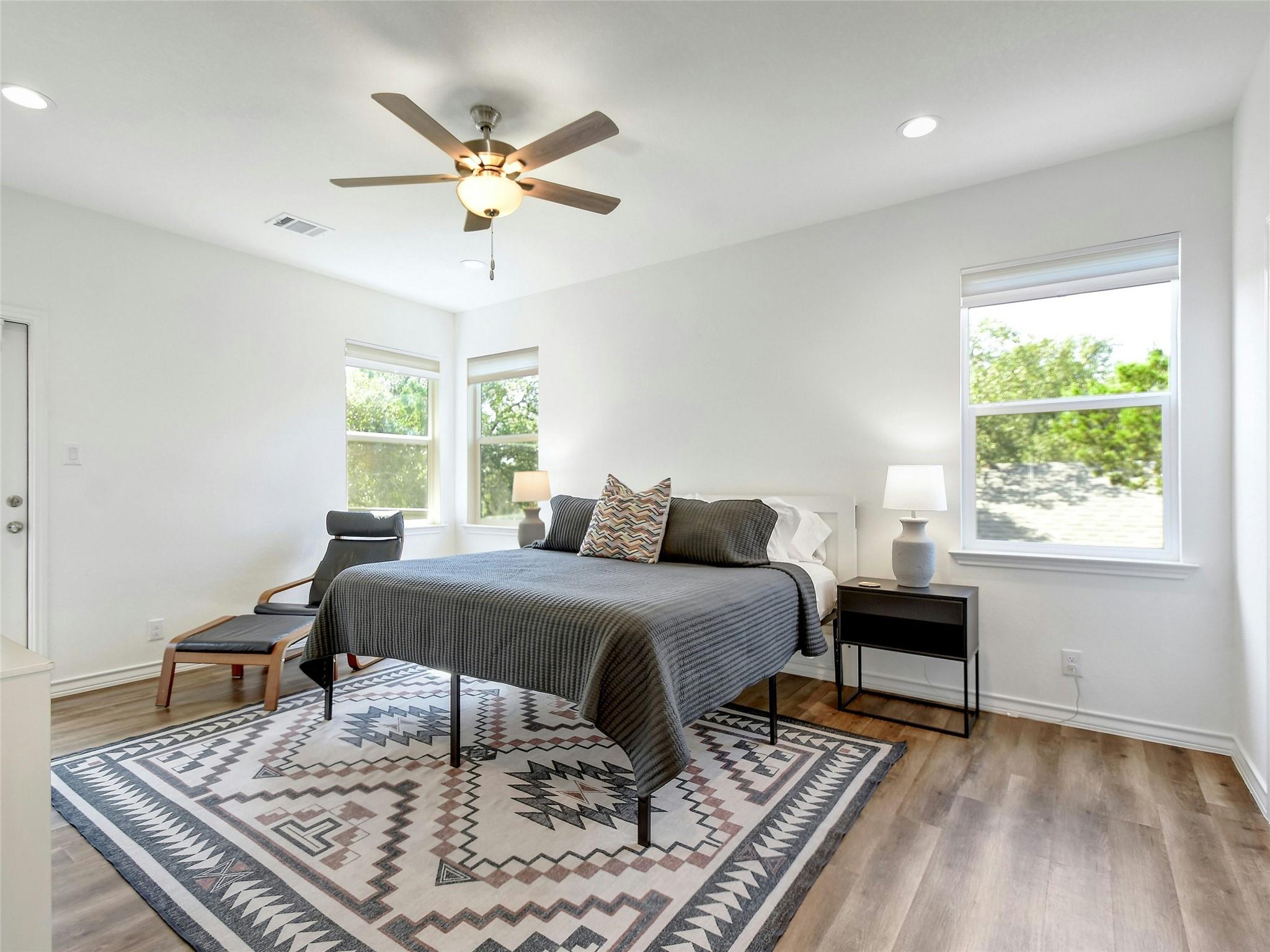 660 Mockingbird Dr, Canyon Lake, TX 78133