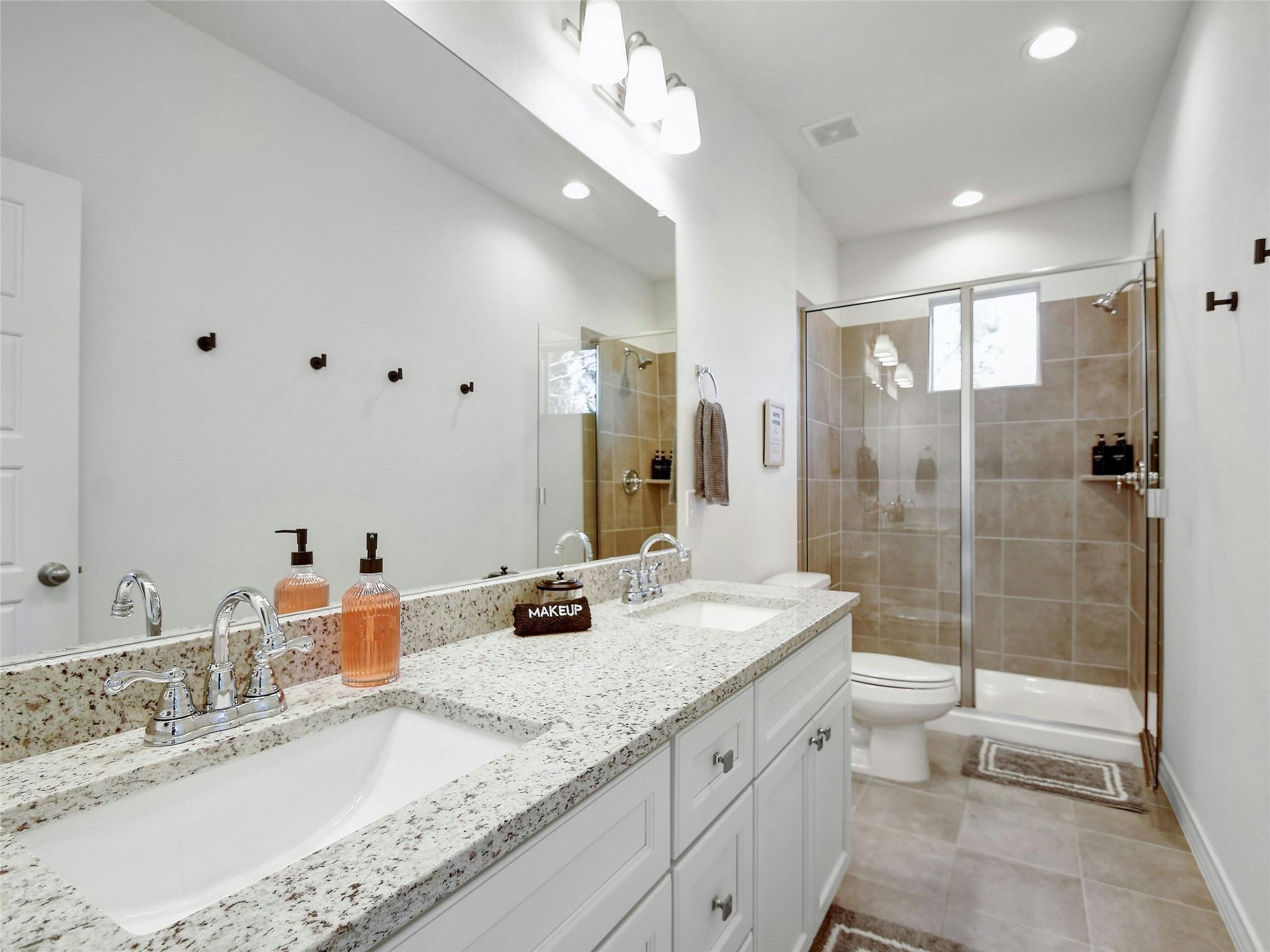 660 Mockingbird Dr, Canyon Lake, TX 78133