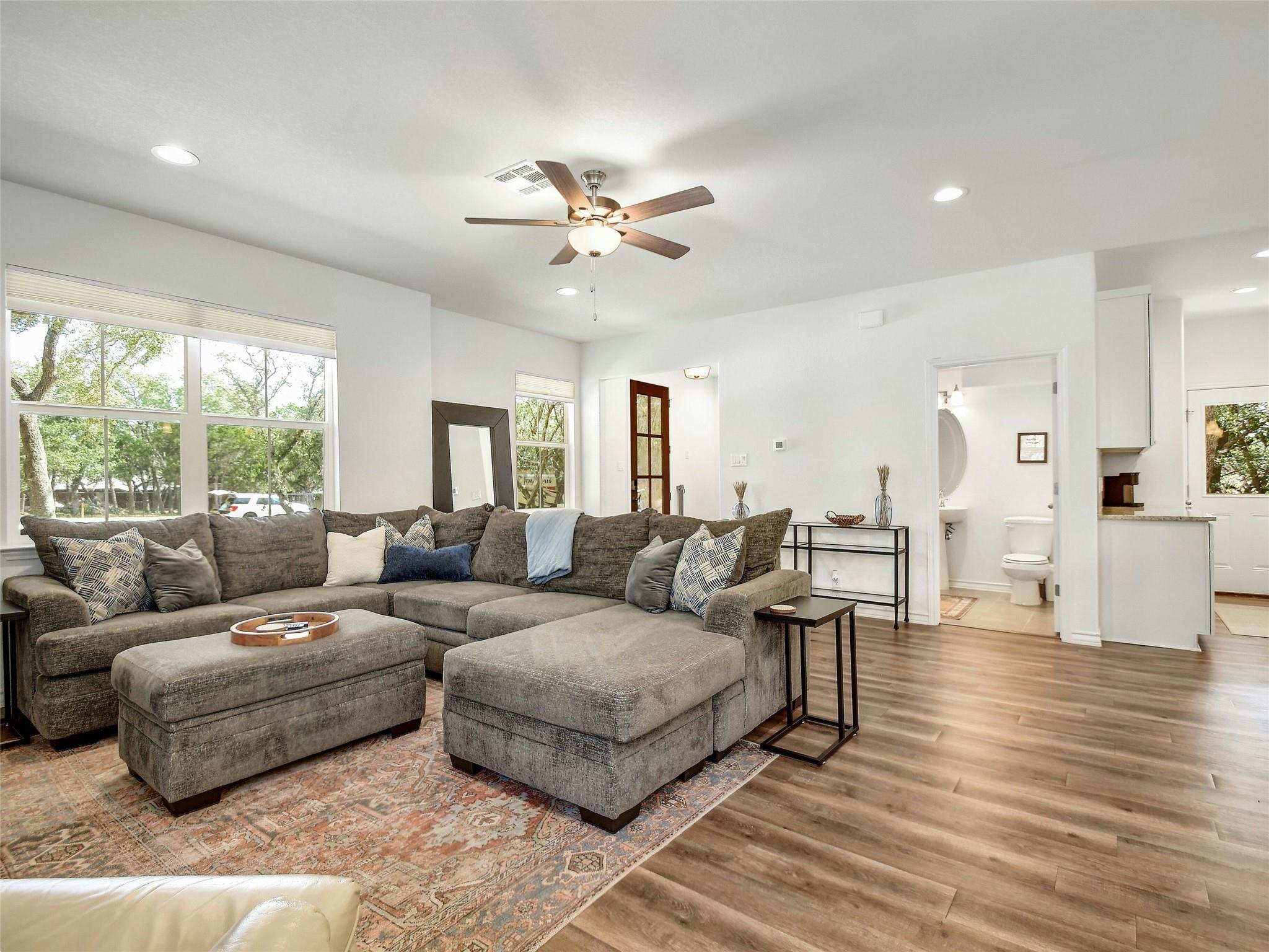 660 Mockingbird Dr, Canyon Lake, TX 78133