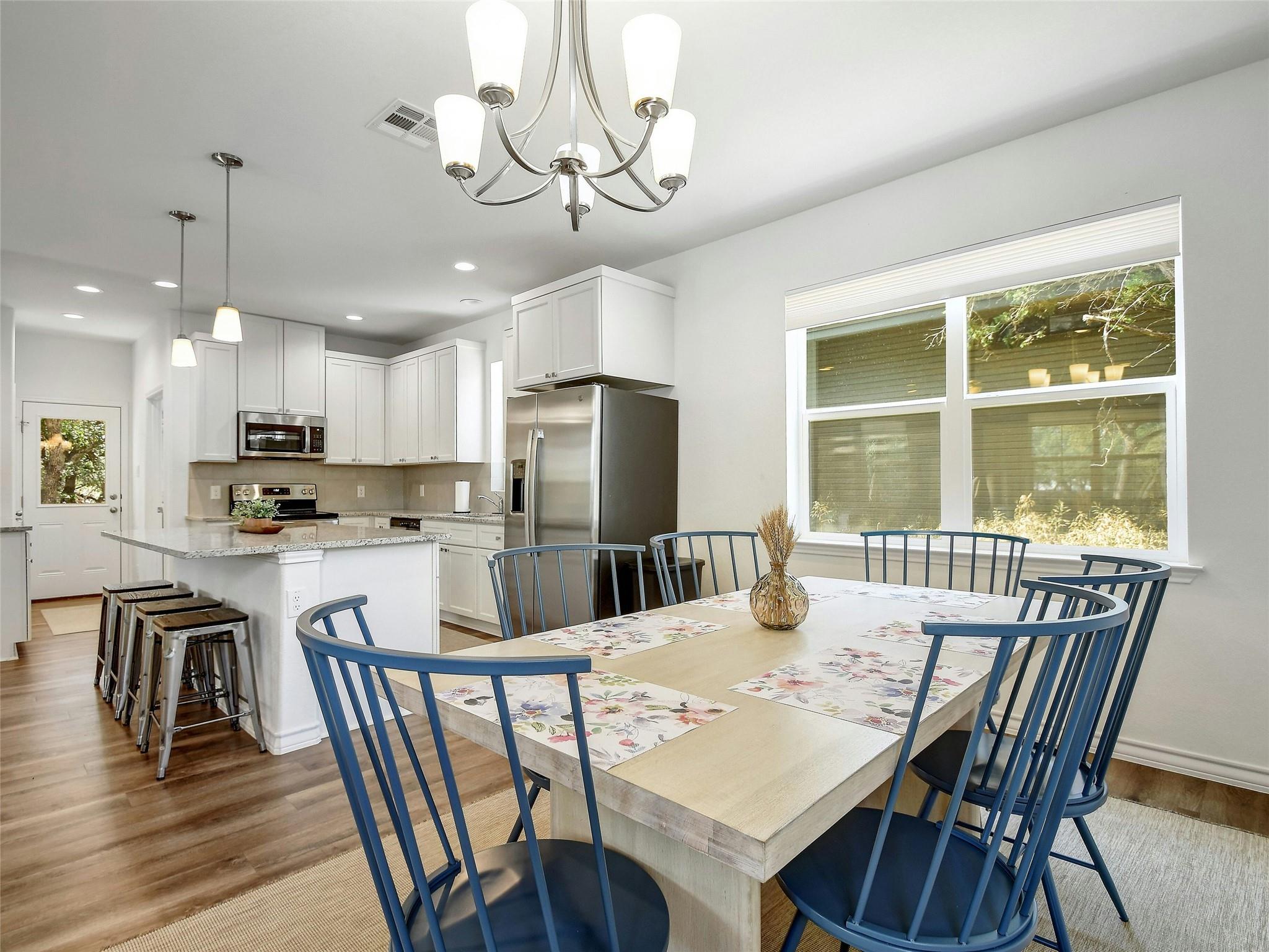 660 Mockingbird Dr, Canyon Lake, TX 78133