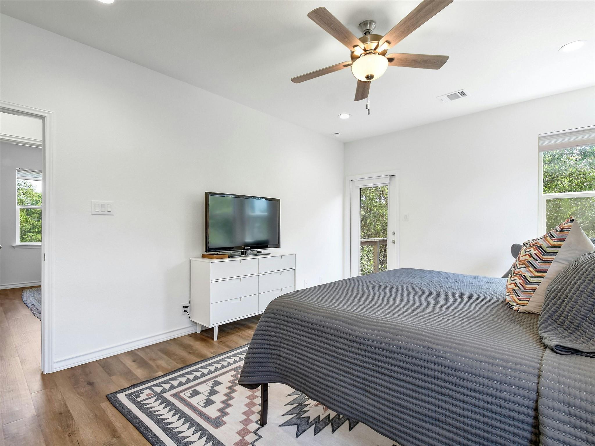 660 Mockingbird Dr, Canyon Lake, TX 78133