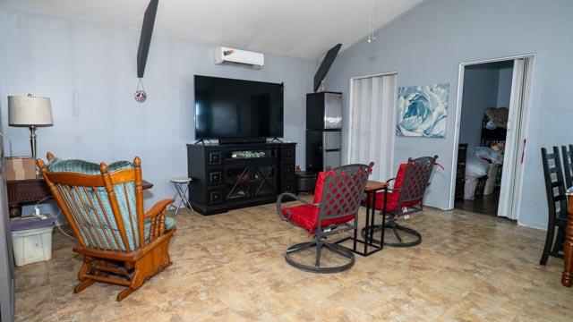 142 Triangle Acres, Cedar Creek, TX 78612