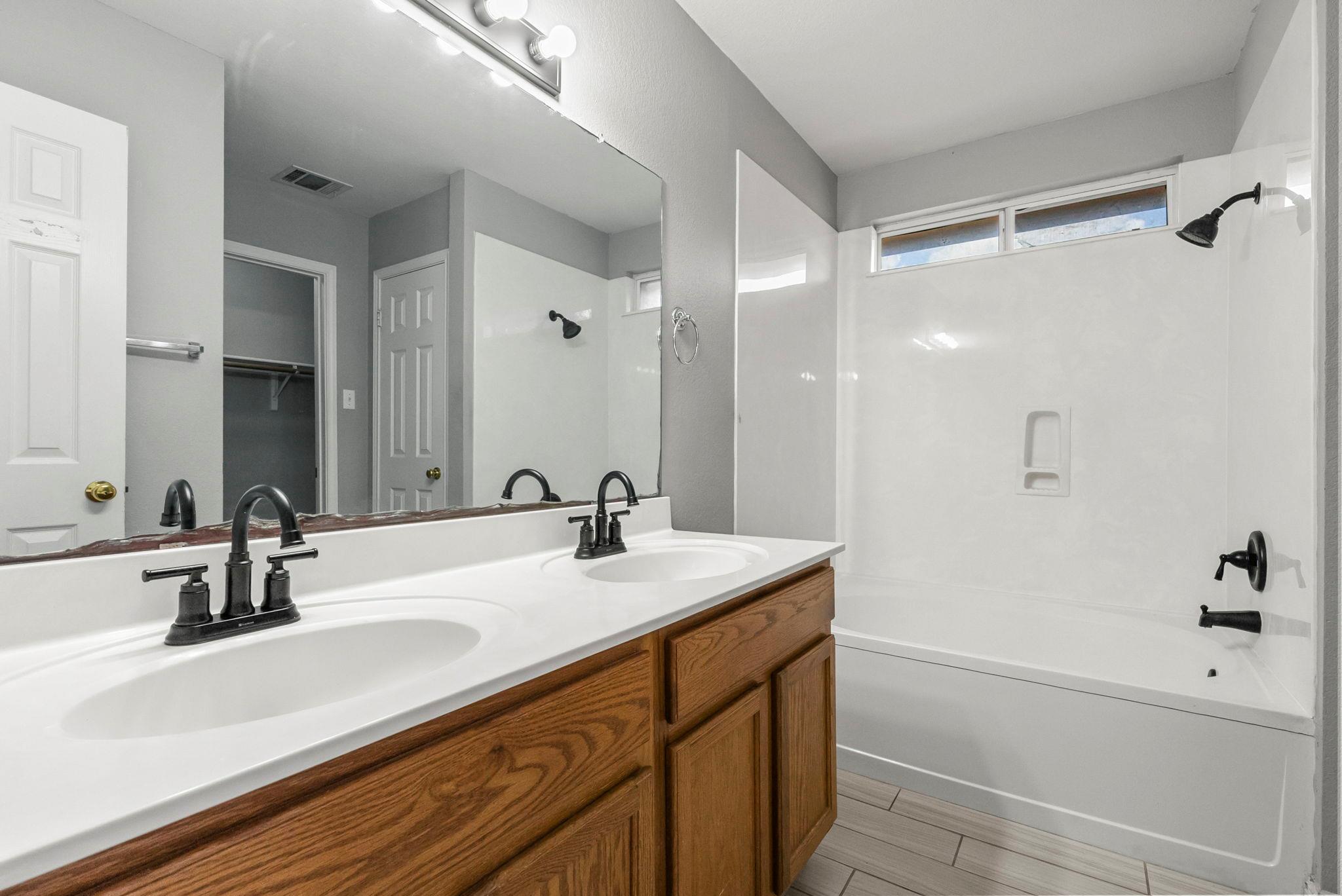 236 San Felipe Dr, Kyle, TX 78640