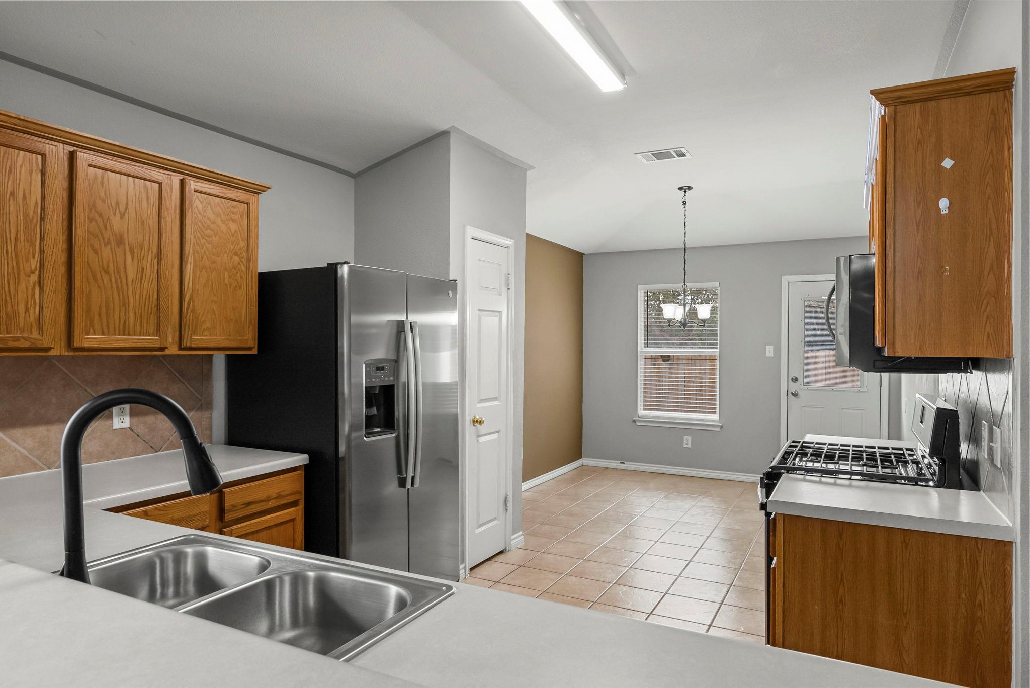 236 San Felipe Dr, Kyle, TX 78640