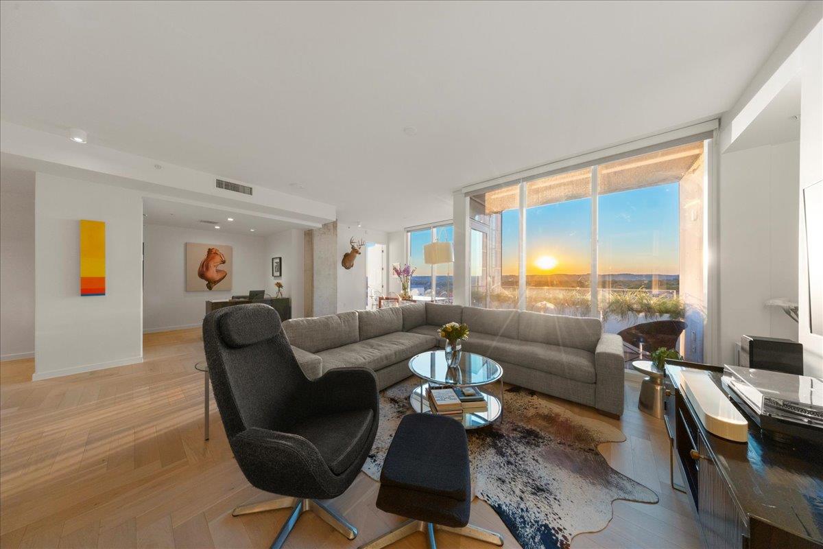 313 W 17th St # 1104, Austin, TX 78701