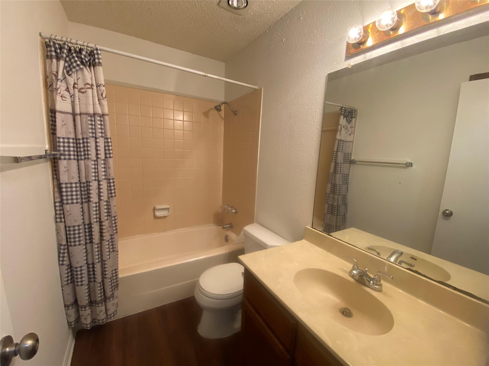 8704 Schick Rd # B, Austin, TX 78729