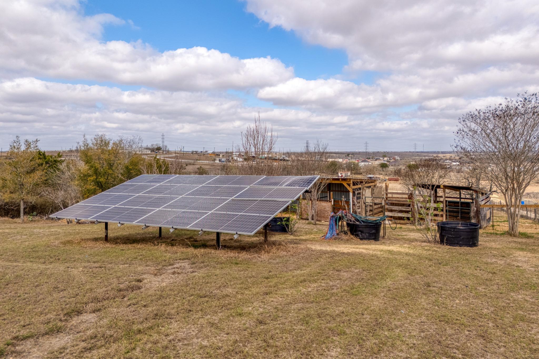 250 Rocky Rd, Lockhart, TX 78644