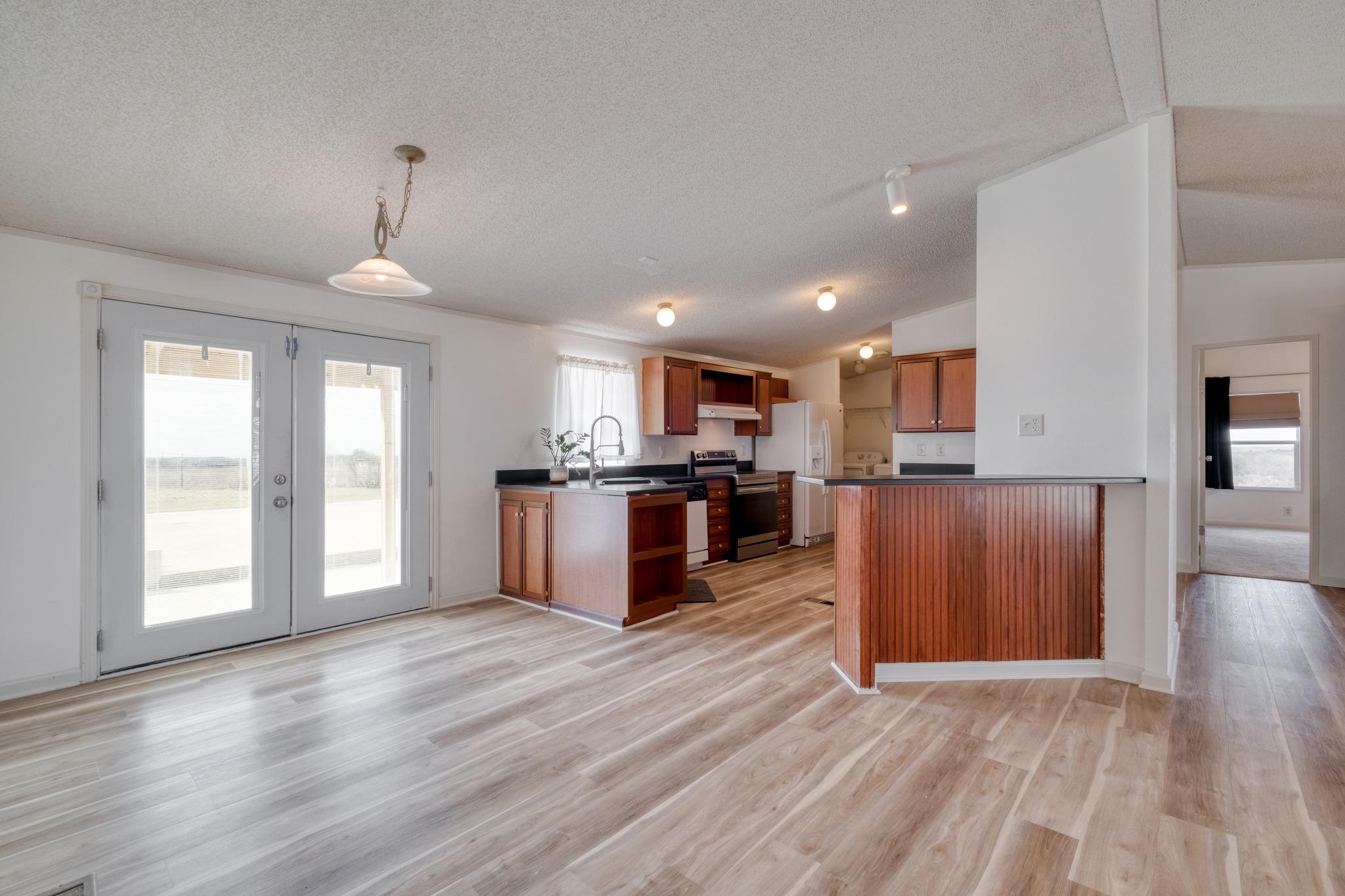 250 Rocky Rd, Lockhart, TX 78644