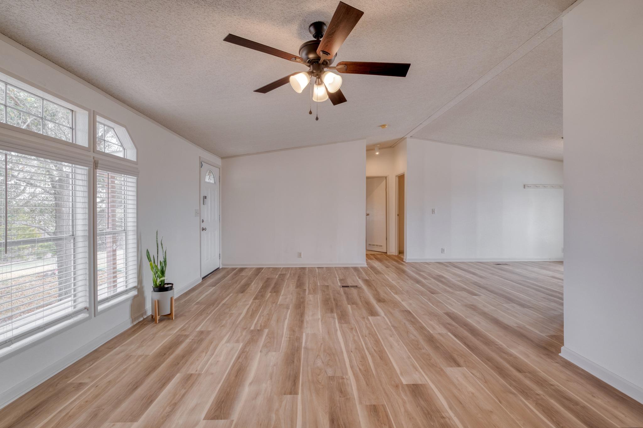 250 Rocky Rd, Lockhart, TX 78644