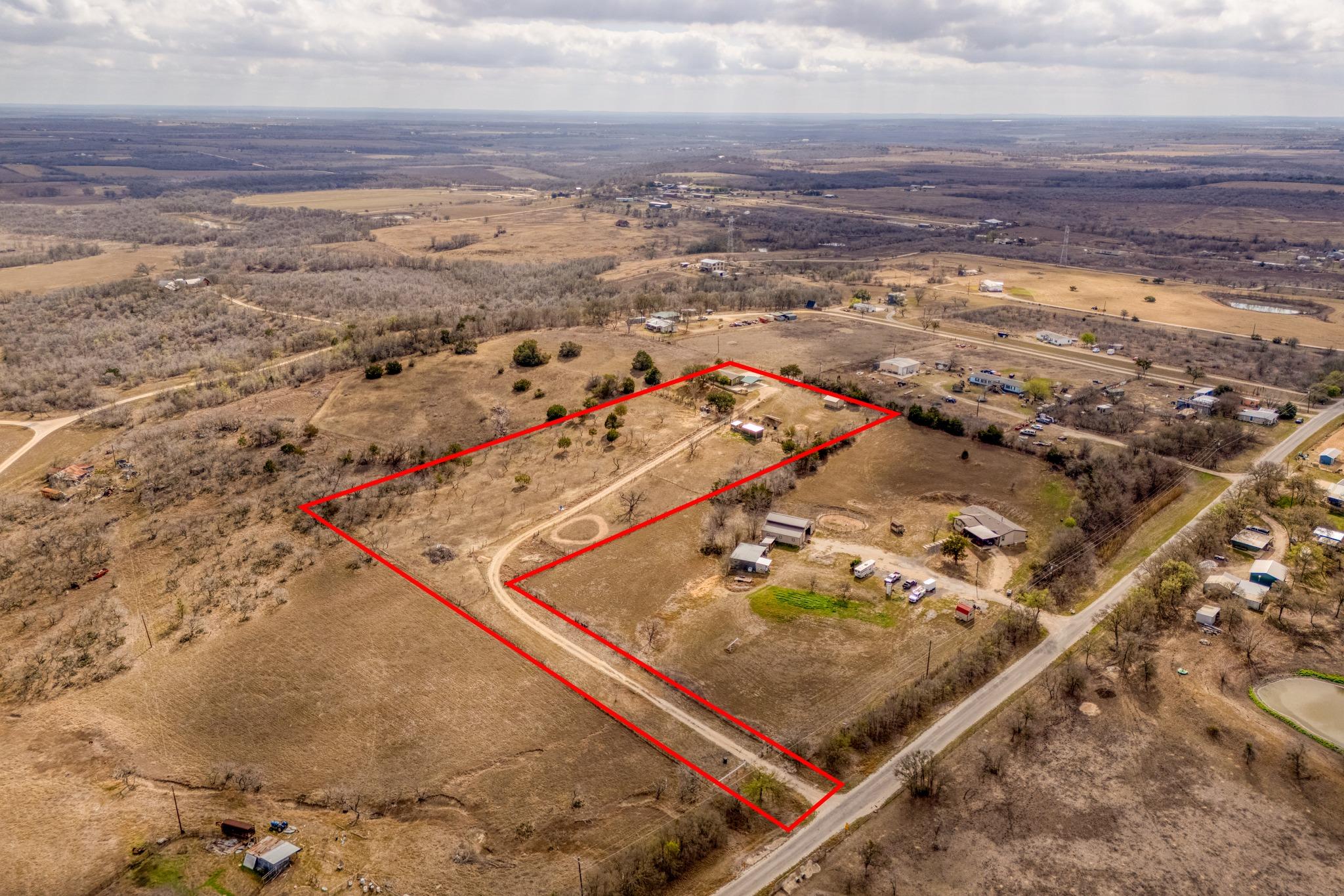 250 Rocky Rd, Lockhart, TX 78644