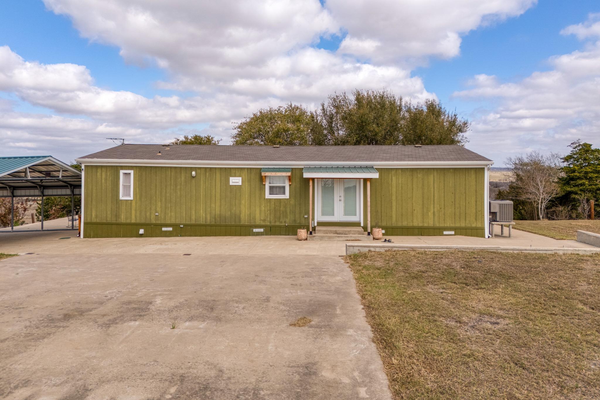 250 Rocky Rd, Lockhart, TX 78644