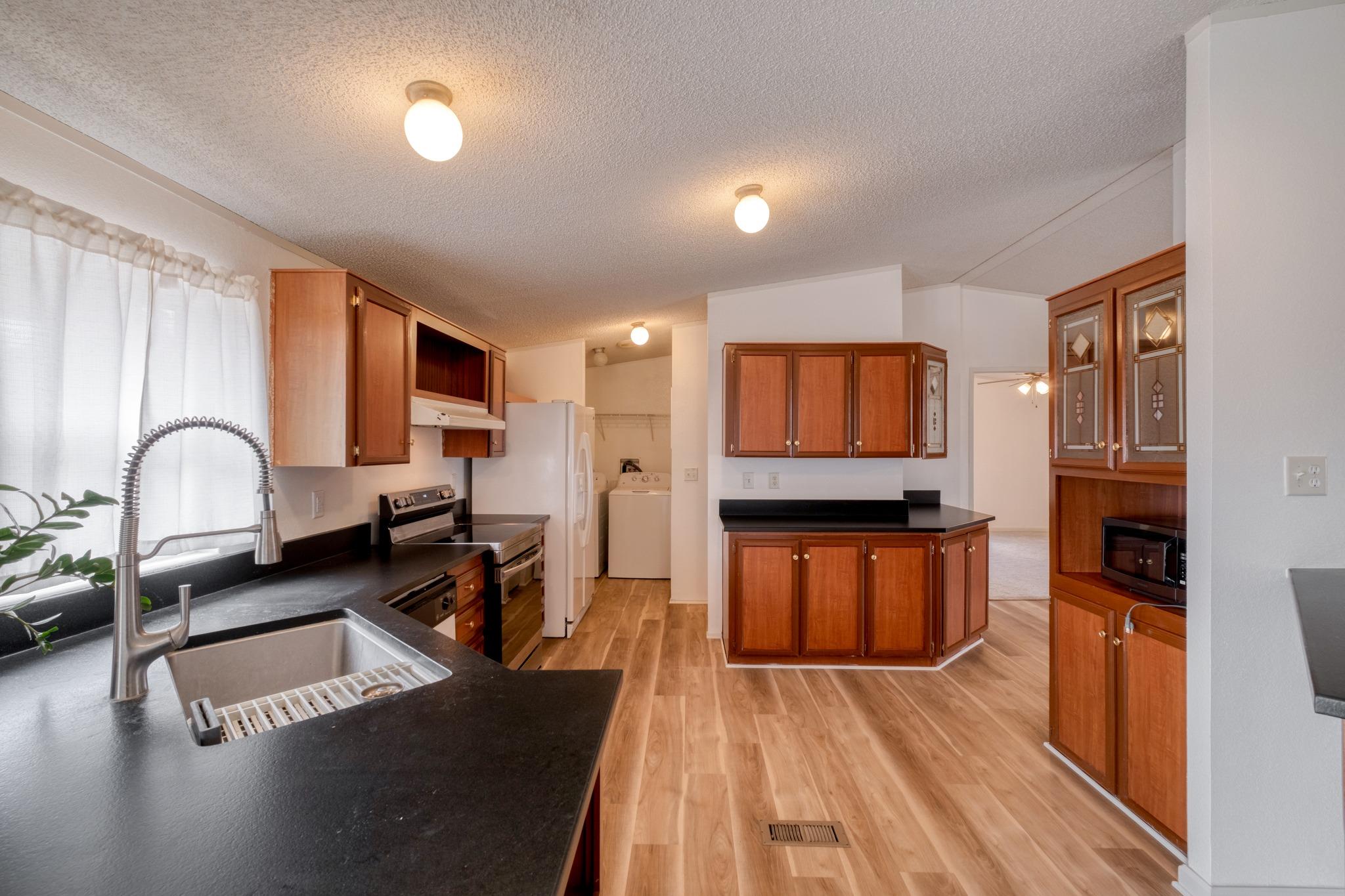 250 Rocky Rd, Lockhart, TX 78644