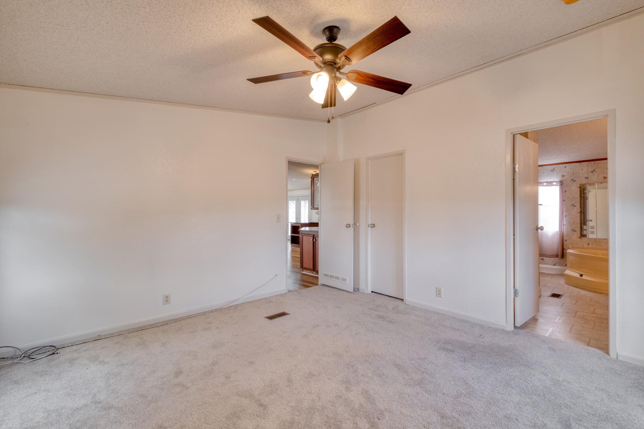 250 Rocky Rd, Lockhart, TX 78644