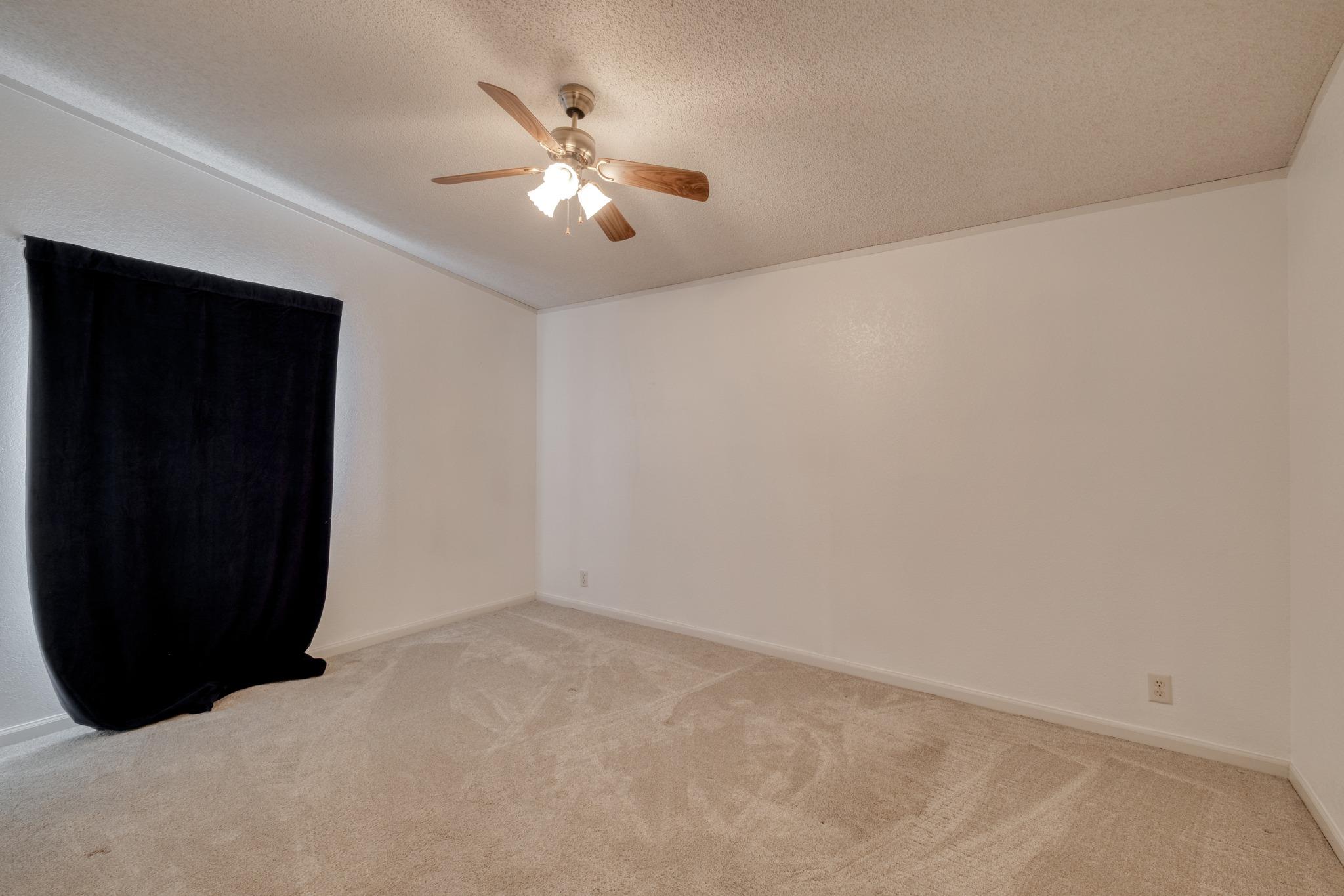 250 Rocky Rd, Lockhart, TX 78644