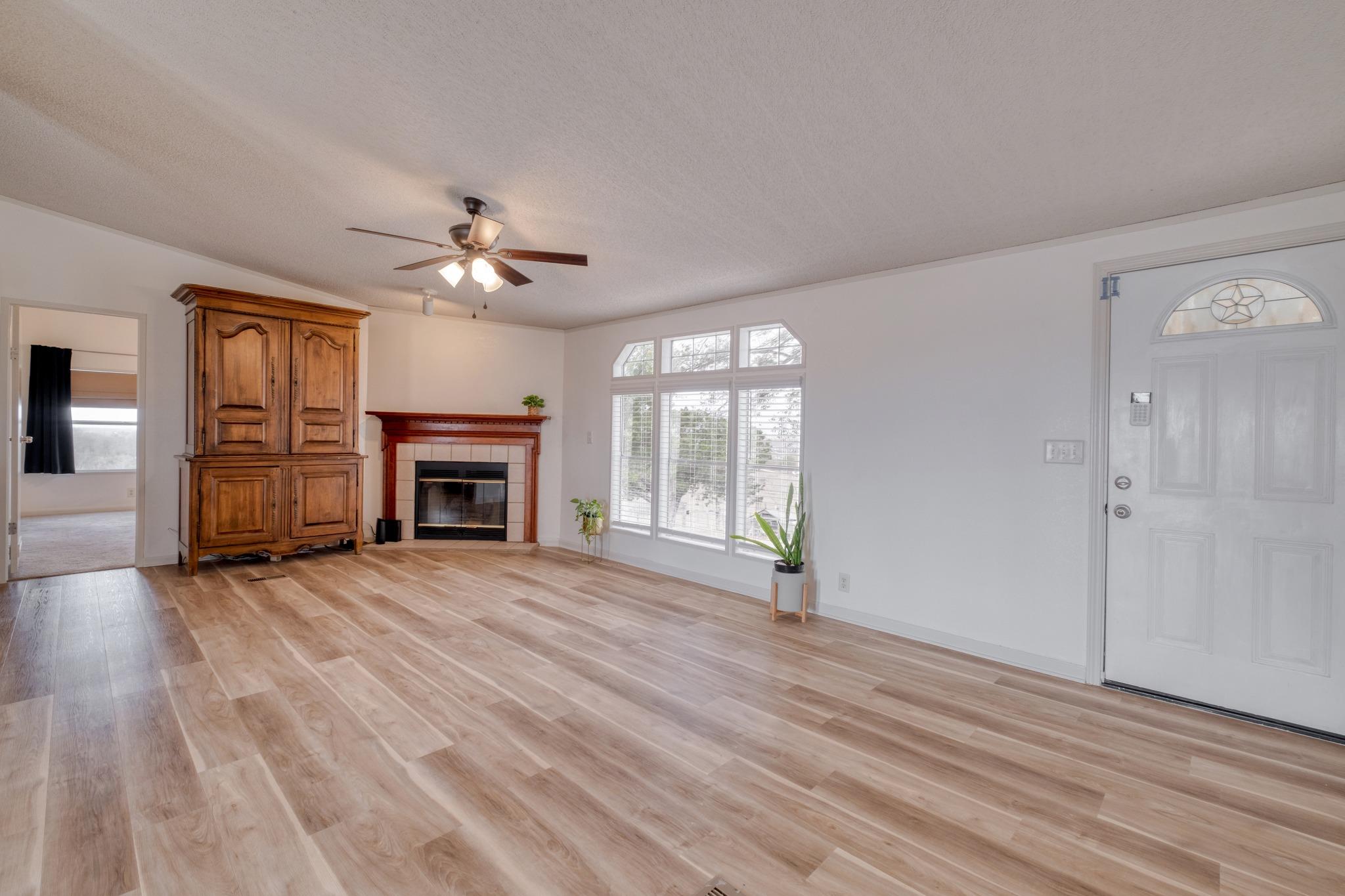 250 Rocky Rd, Lockhart, TX 78644