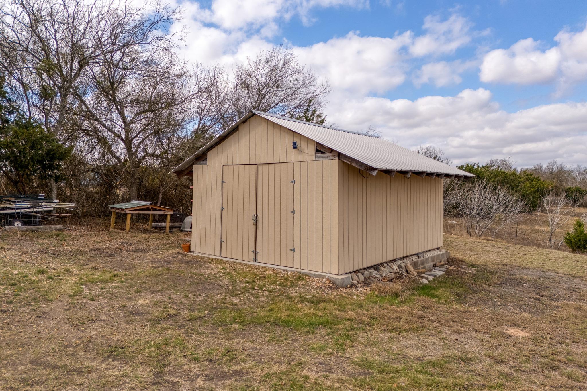 250 Rocky Rd, Lockhart, TX 78644
