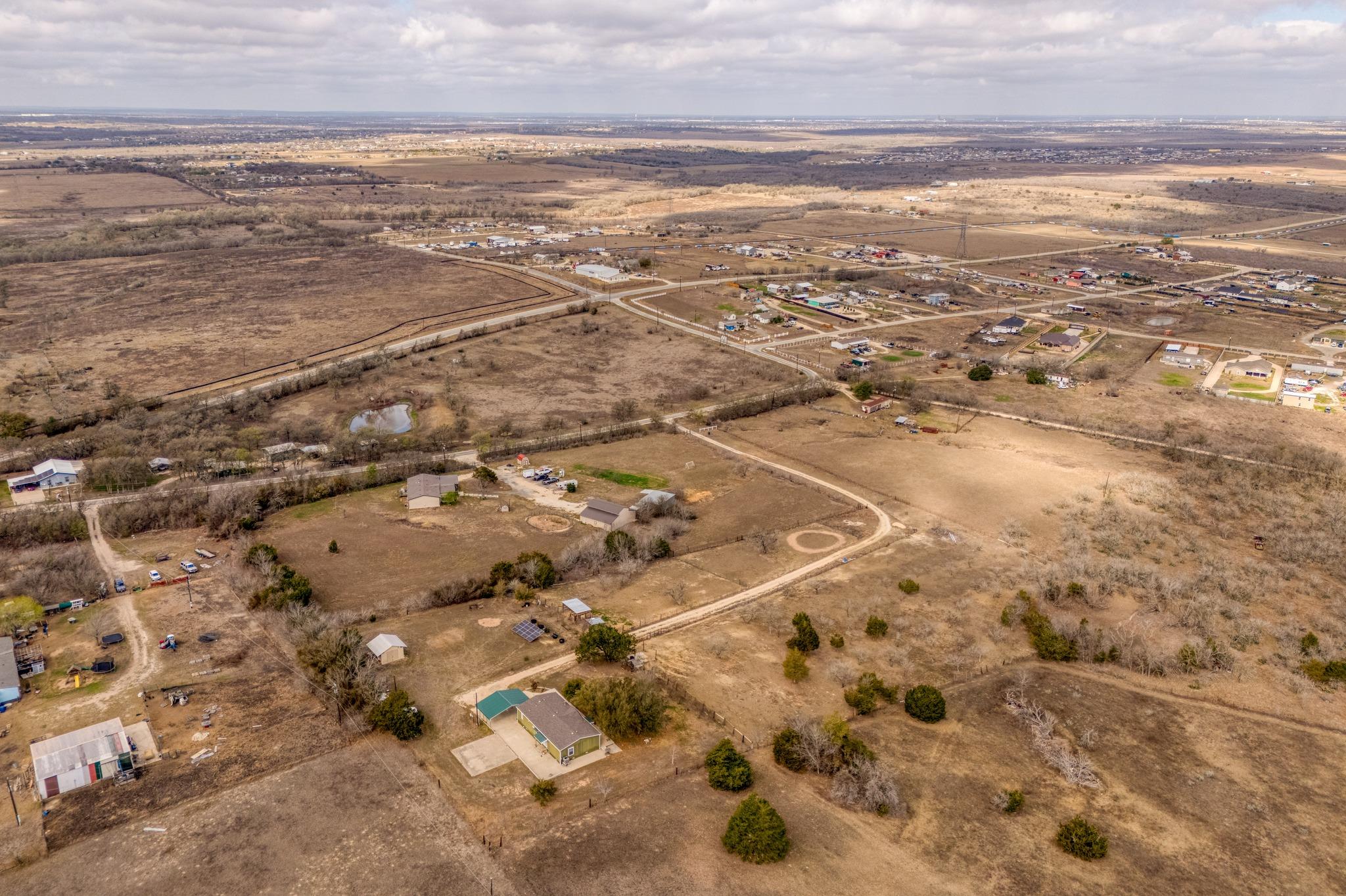 250 Rocky Rd, Lockhart, TX 78644