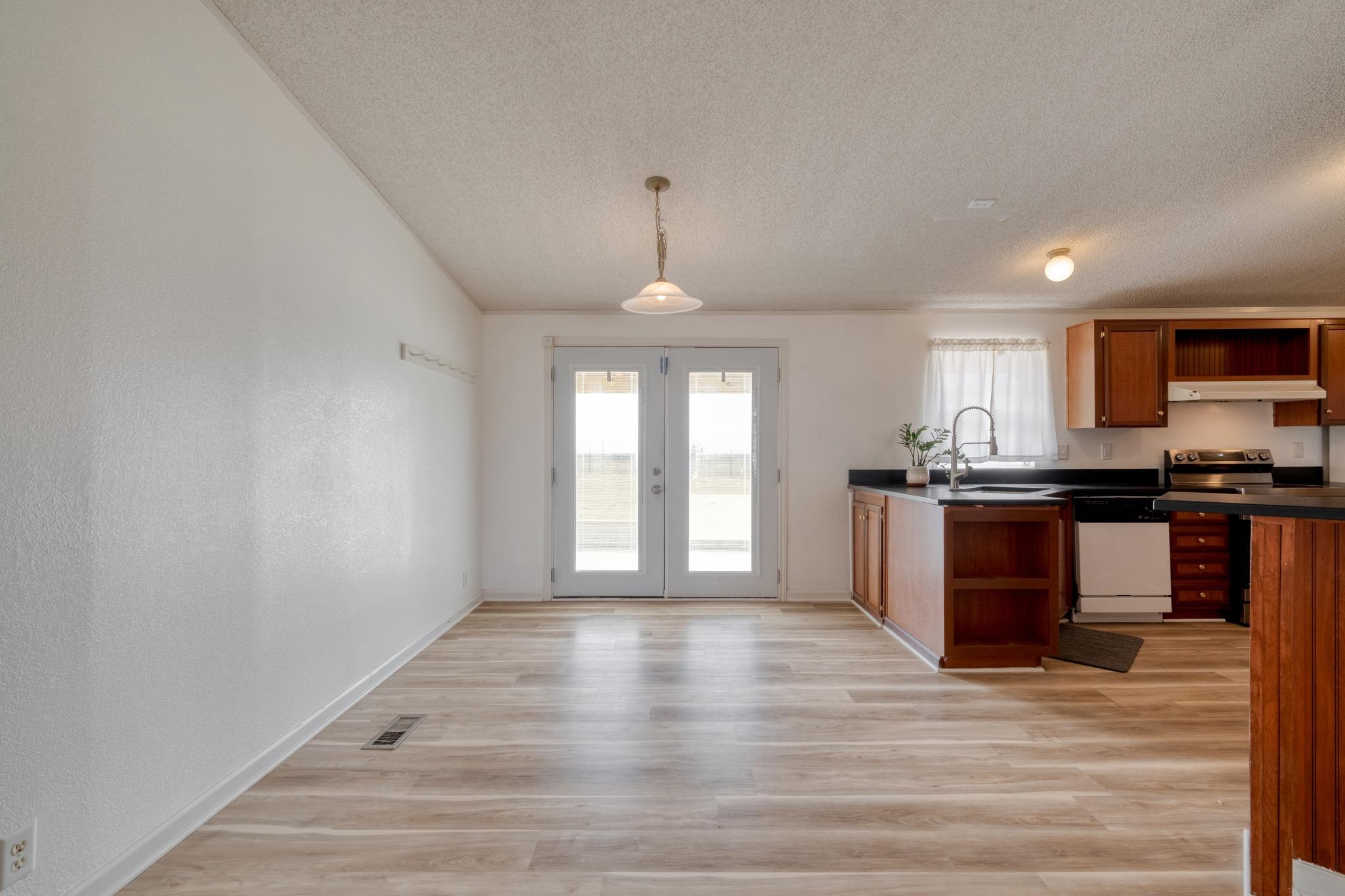 250 Rocky Rd, Lockhart, TX 78644