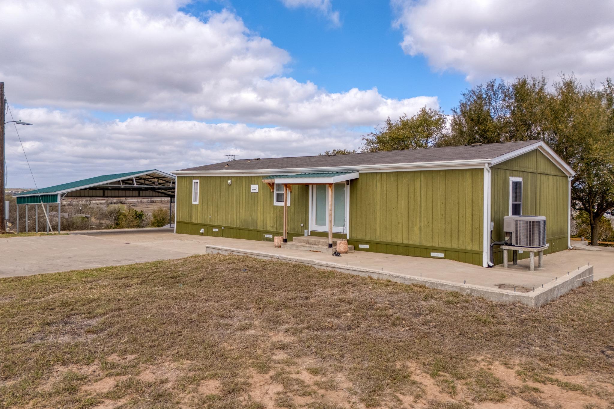 250 Rocky Rd, Lockhart, TX 78644