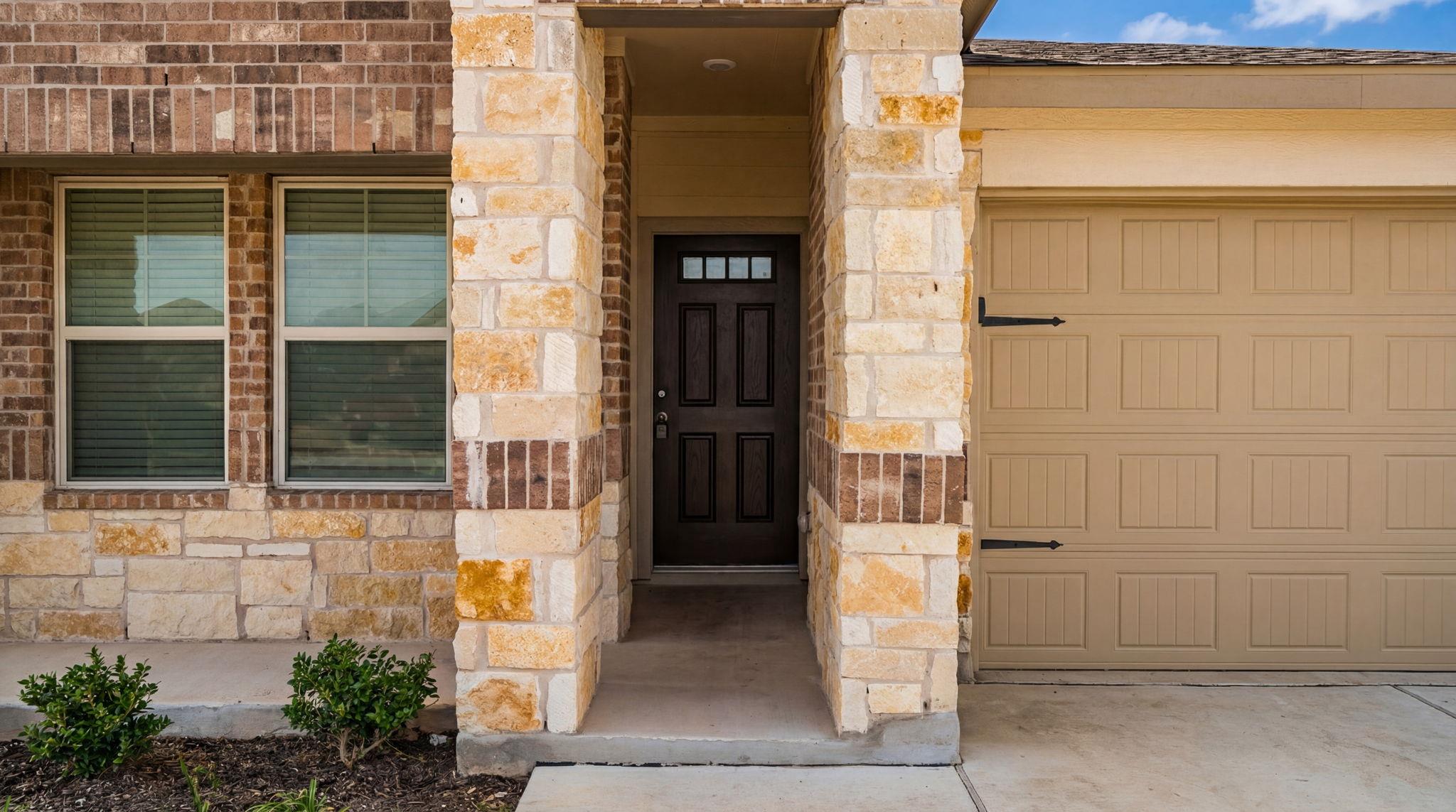 1003 Round Bale Rd, Hutto, TX 78634