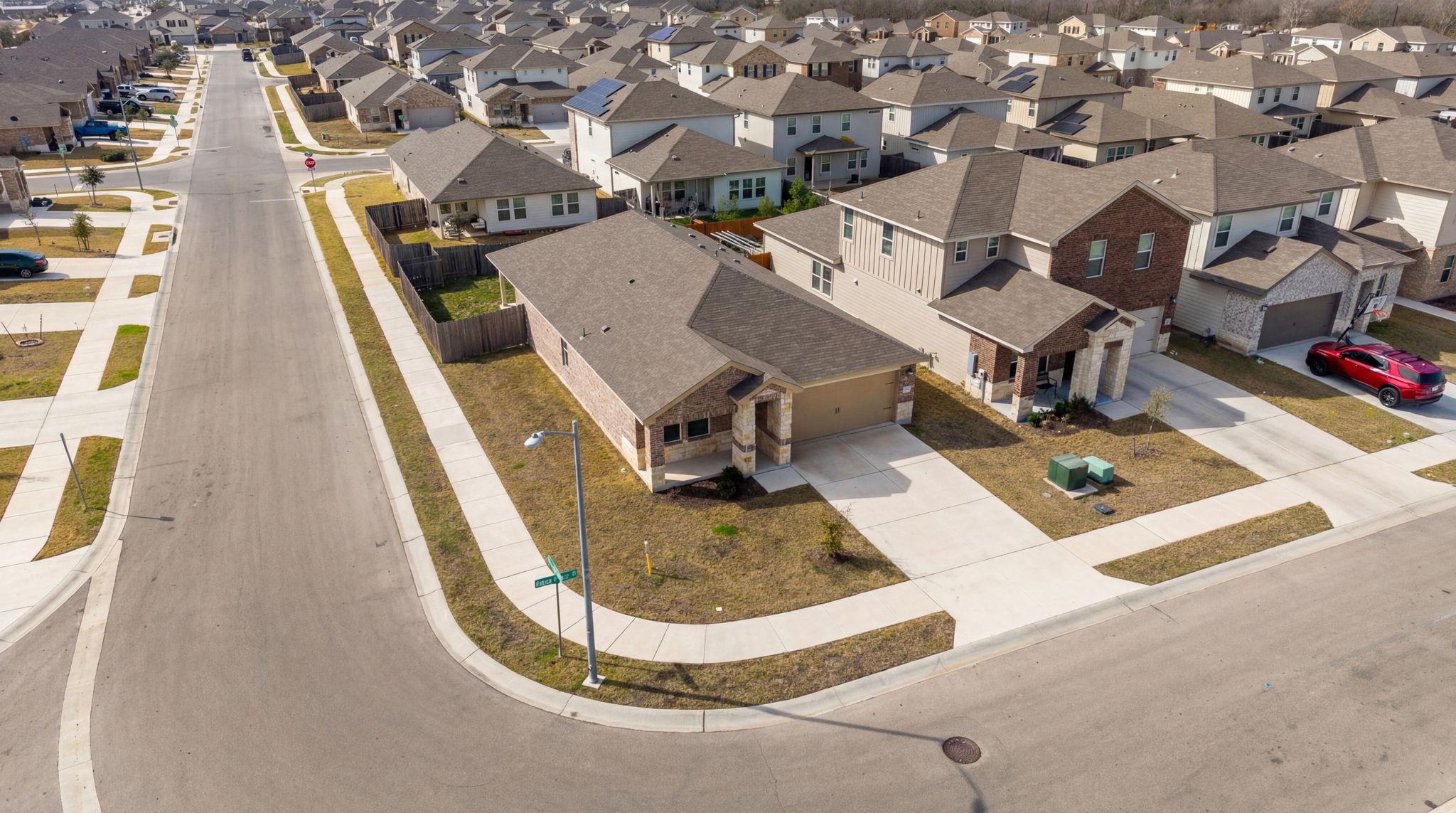 1003 Round Bale Rd, Hutto, TX 78634