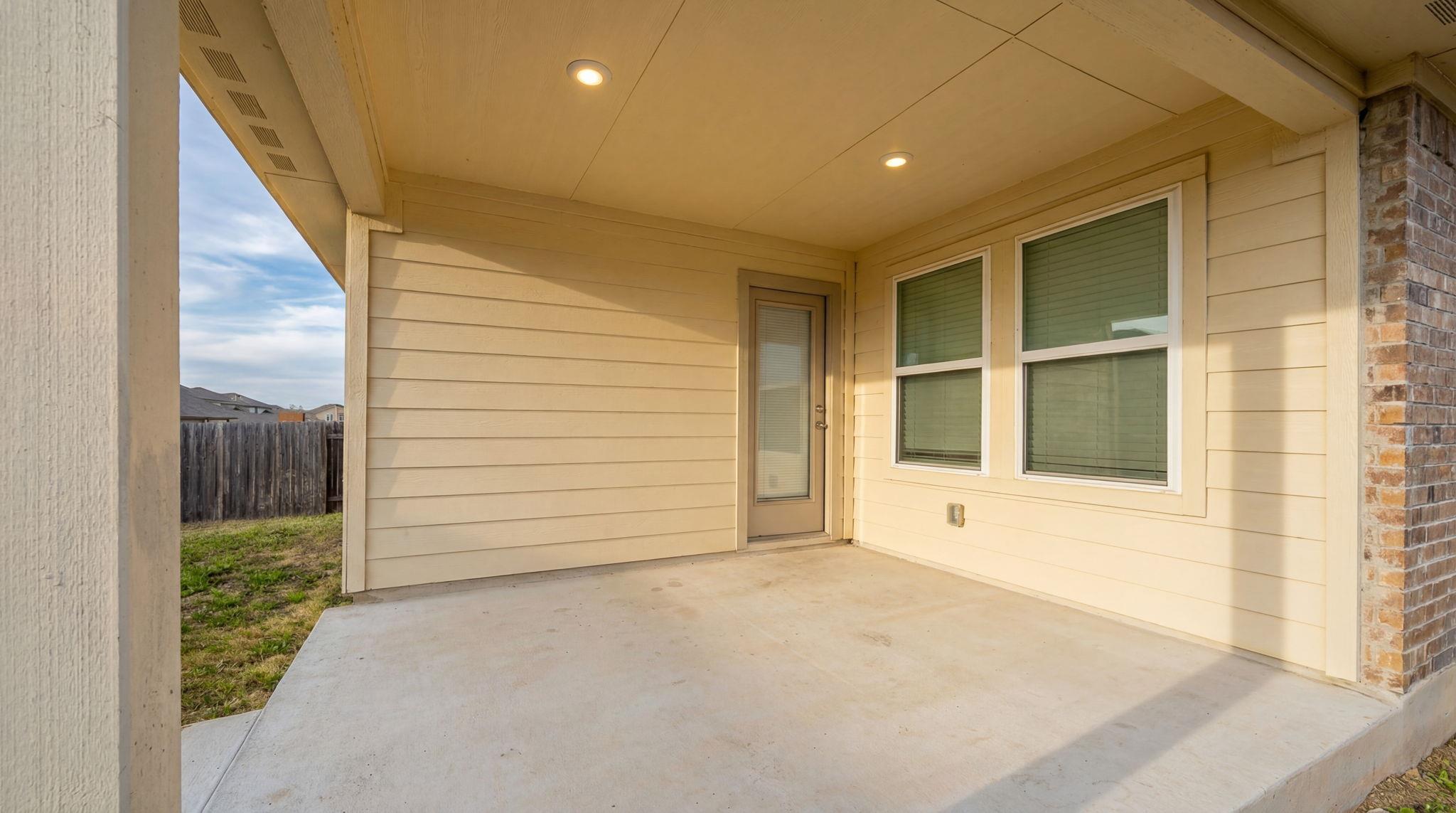 1003 Round Bale Rd, Hutto, TX 78634