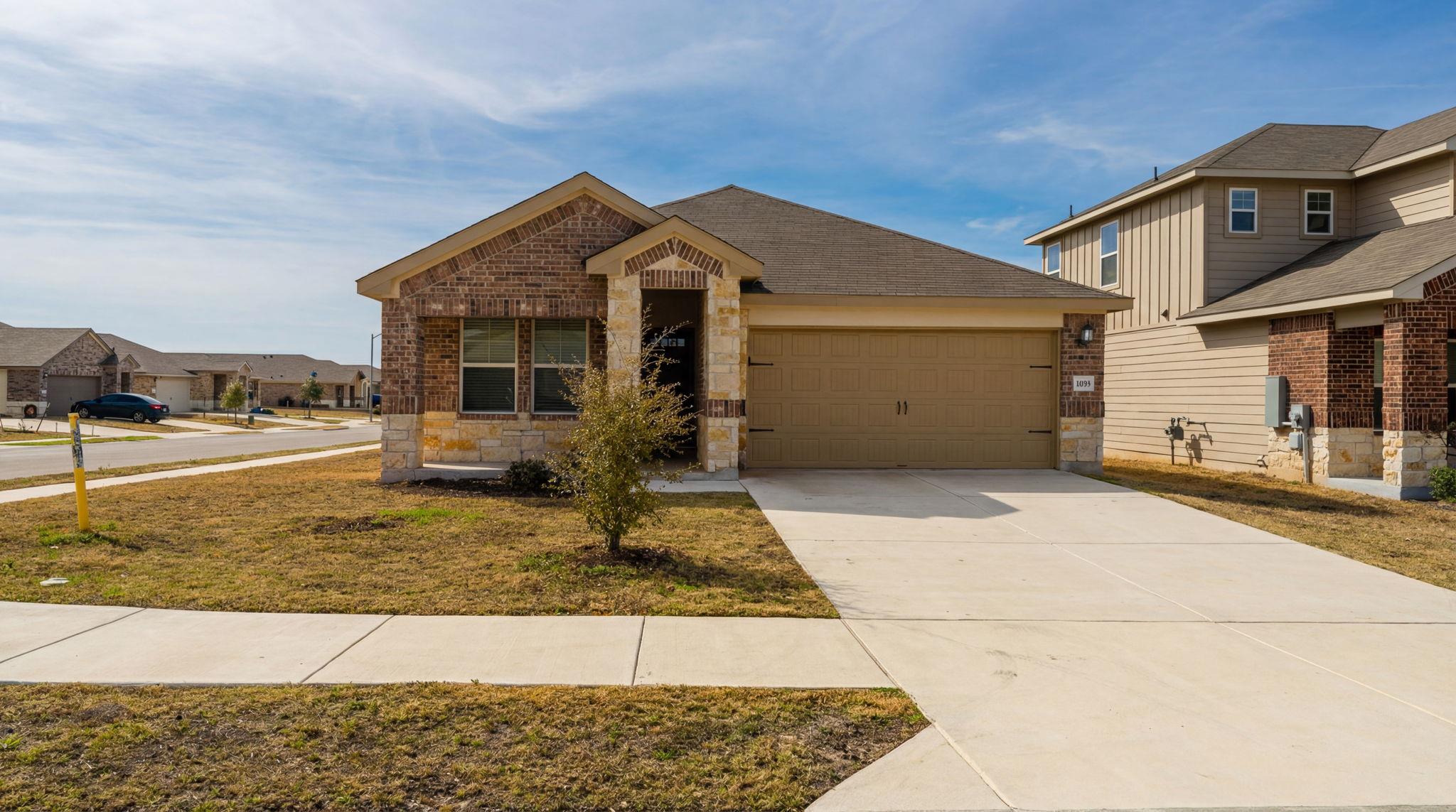 1003 Round Bale Rd, Hutto, TX 78634