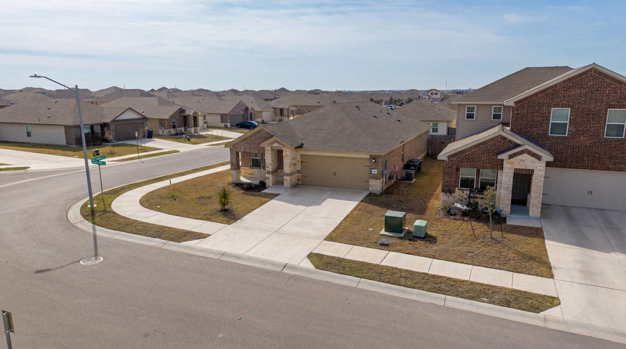 1003 Round Bale Rd, Hutto, TX 78634