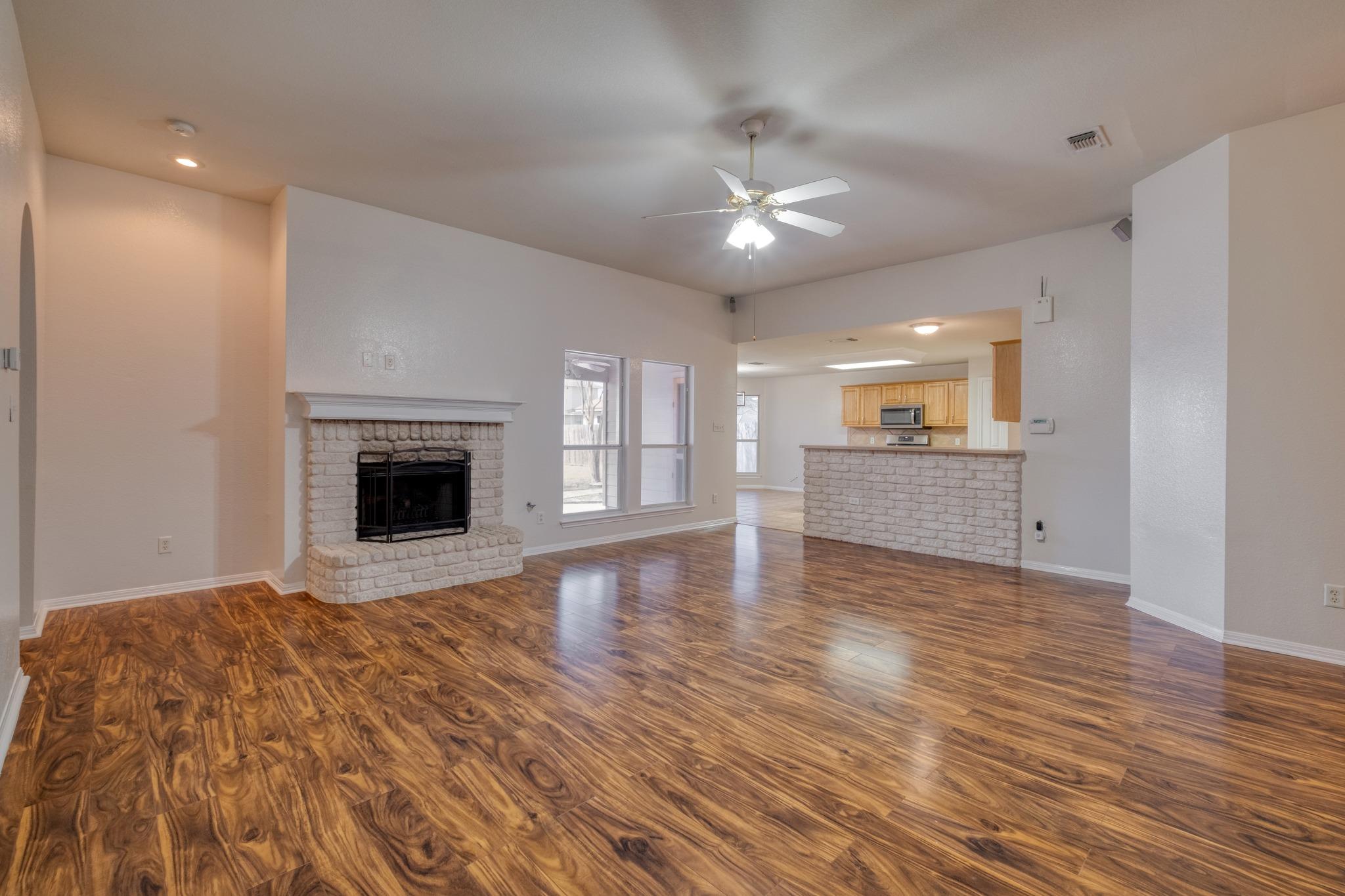 513 Mockingbird Ln, Lockhart, TX 78644