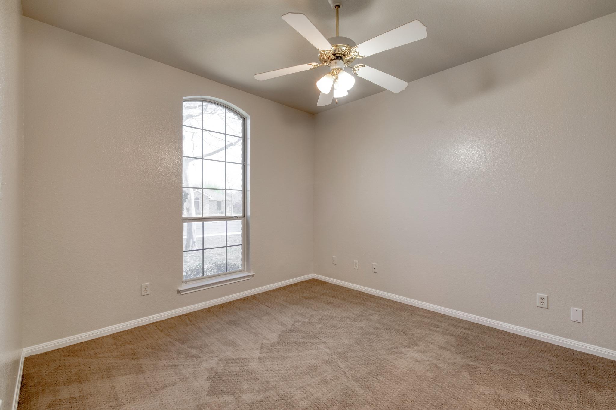 513 Mockingbird Ln, Lockhart, TX 78644