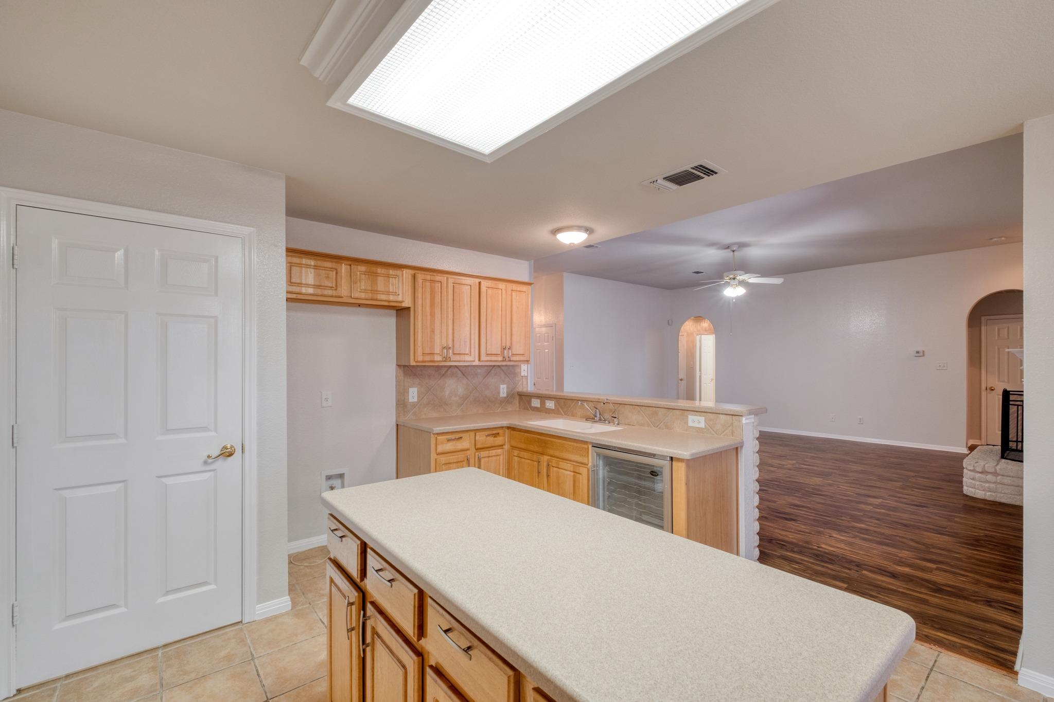 513 Mockingbird Ln, Lockhart, TX 78644