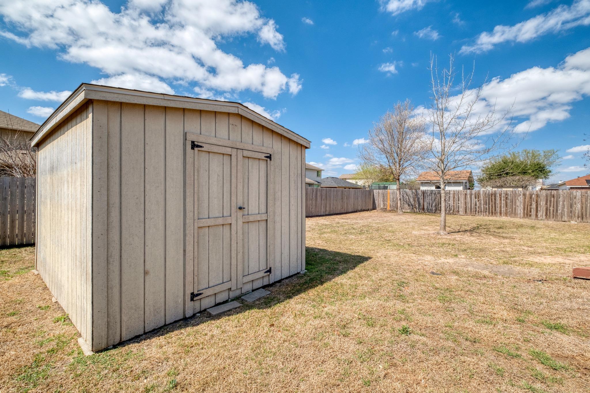 513 Mockingbird Ln, Lockhart, TX 78644