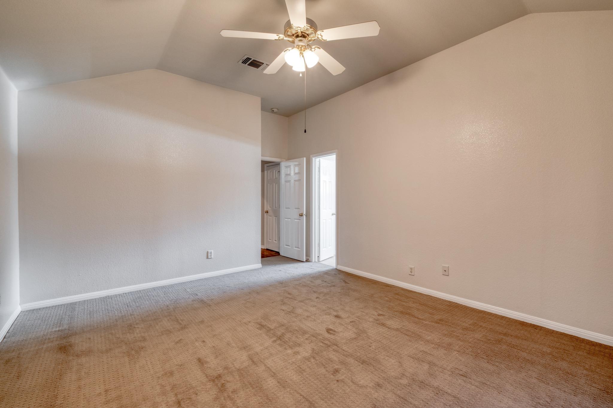 513 Mockingbird Ln, Lockhart, TX 78644