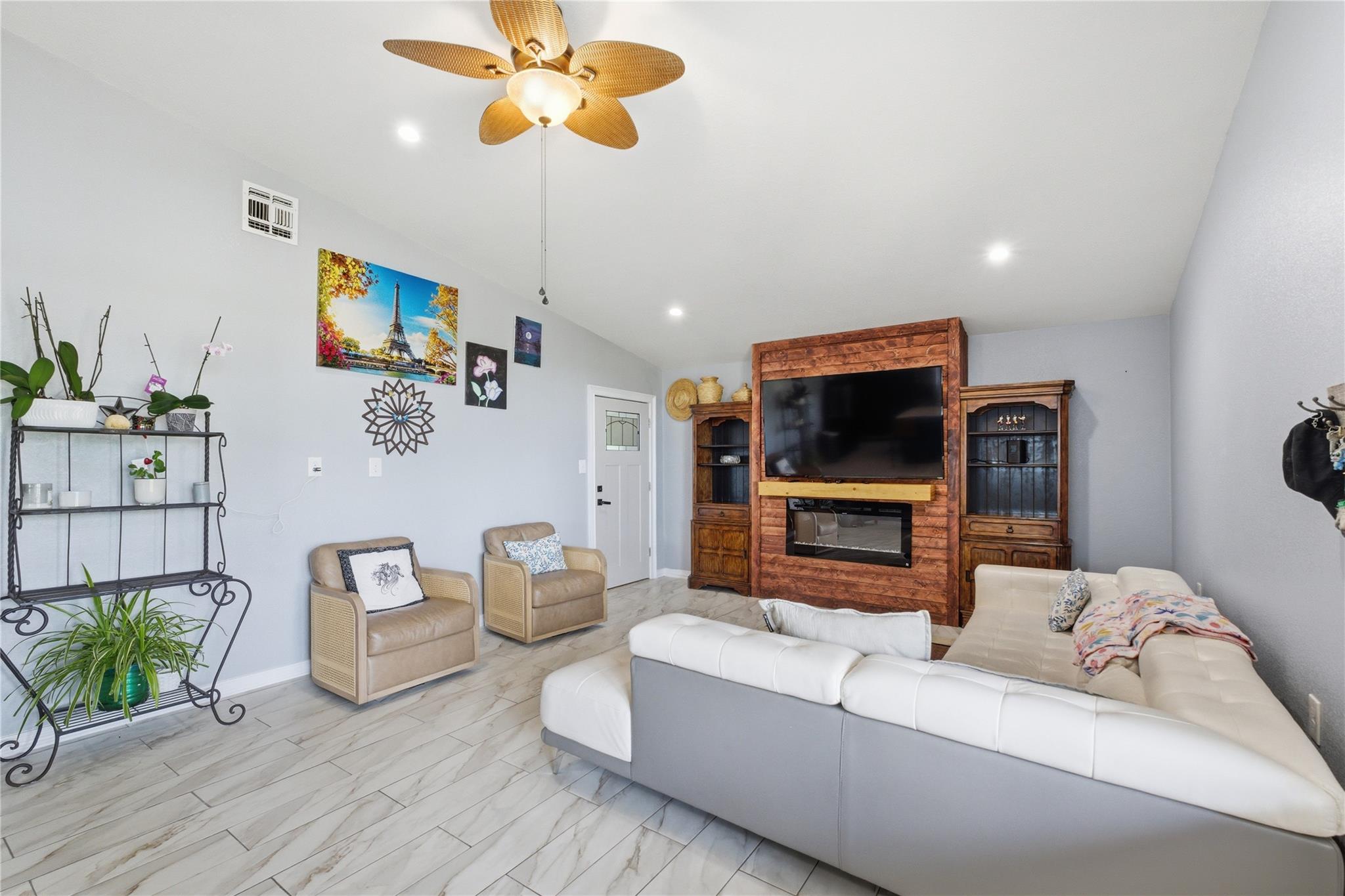 5716 Avenue C, Heidenheimer, TX 76501