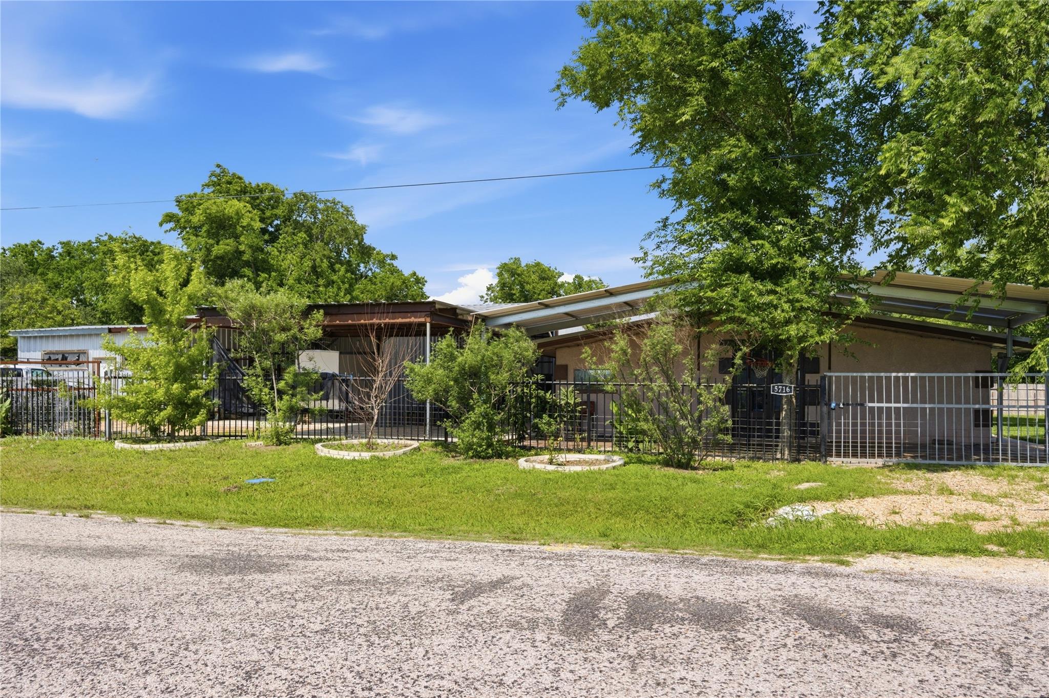 5716 Avenue C, Heidenheimer, TX 76501