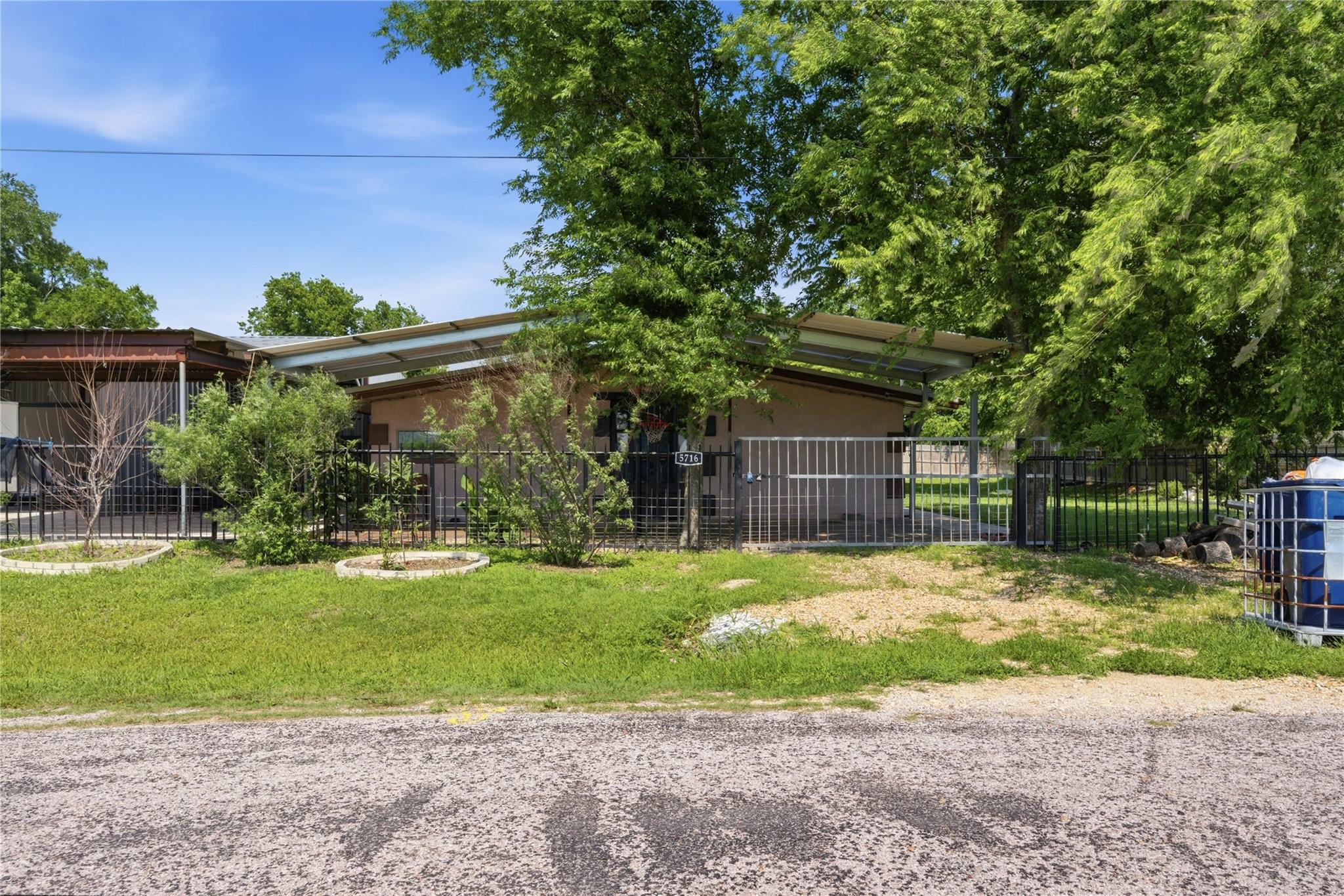 5716 Avenue C, Heidenheimer, TX 76501
