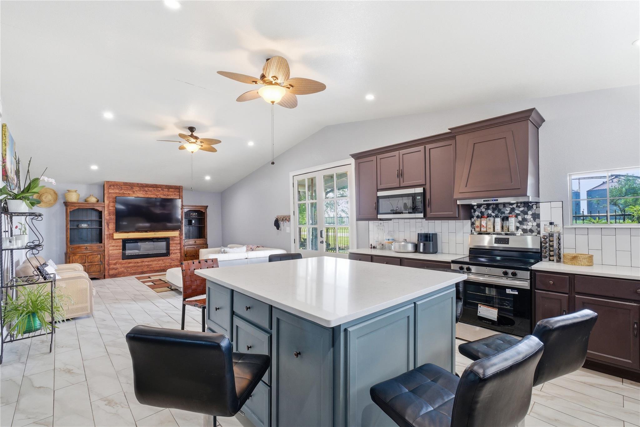 5716 Avenue C, Heidenheimer, TX 76501