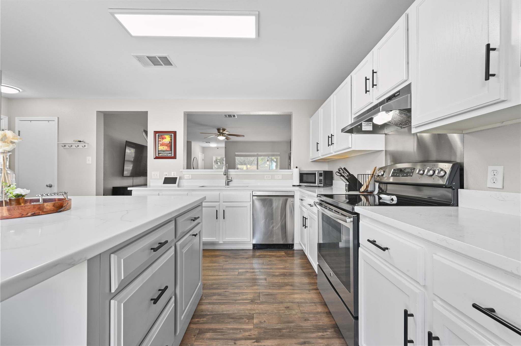 13404 Coomes Dr, Del Valle, TX 78617