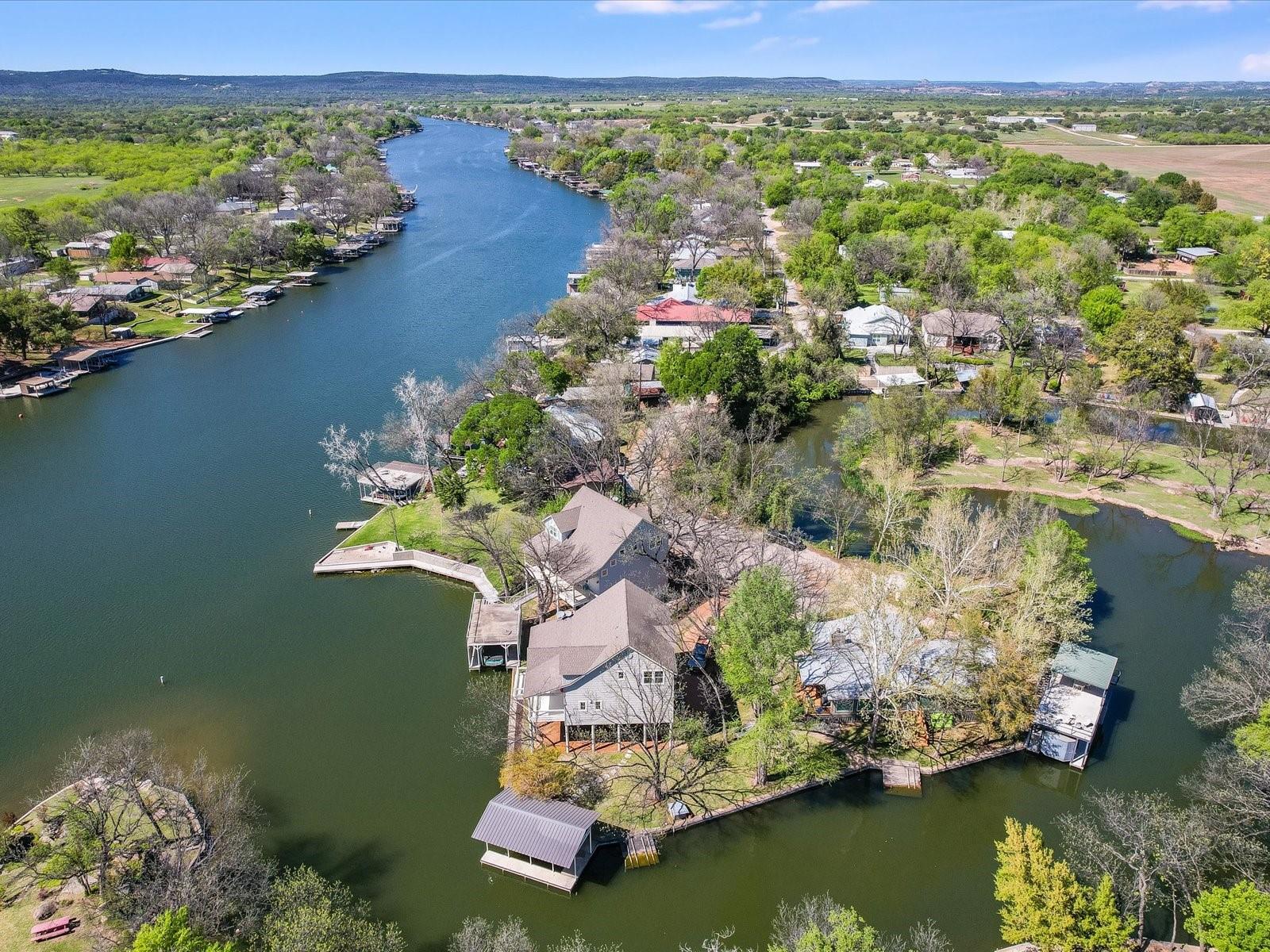 1332 S Lakeside Dr, Kingsland, TX 78611