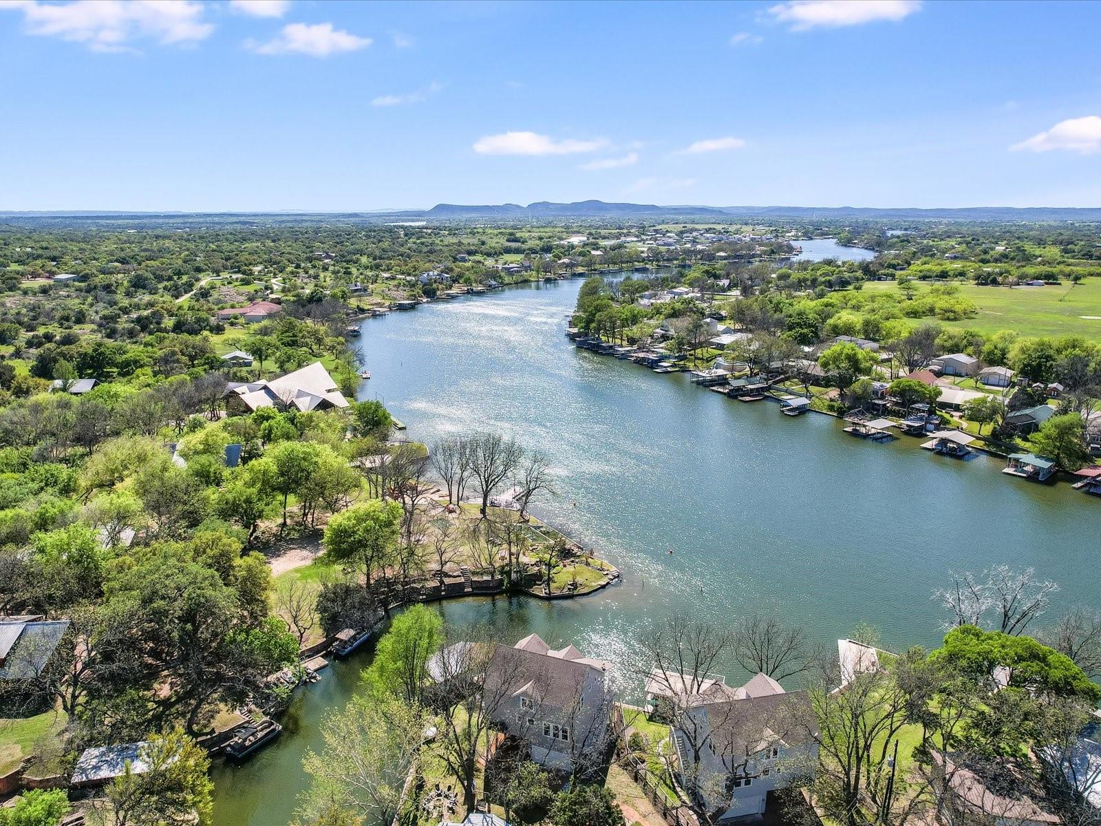 1332 S Lakeside Dr, Kingsland, TX 78611