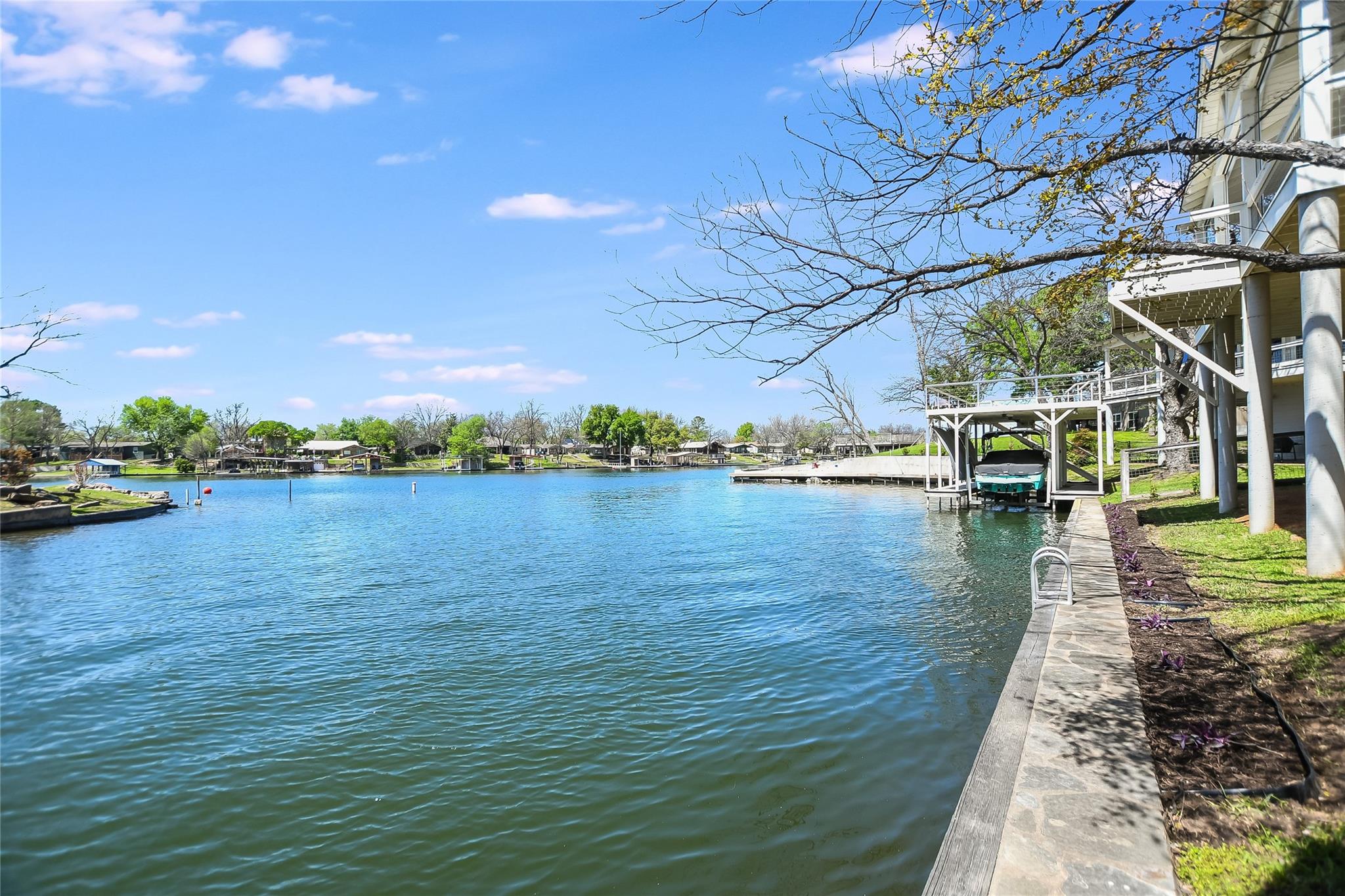 1332 S Lakeside Dr, Kingsland, TX 78611