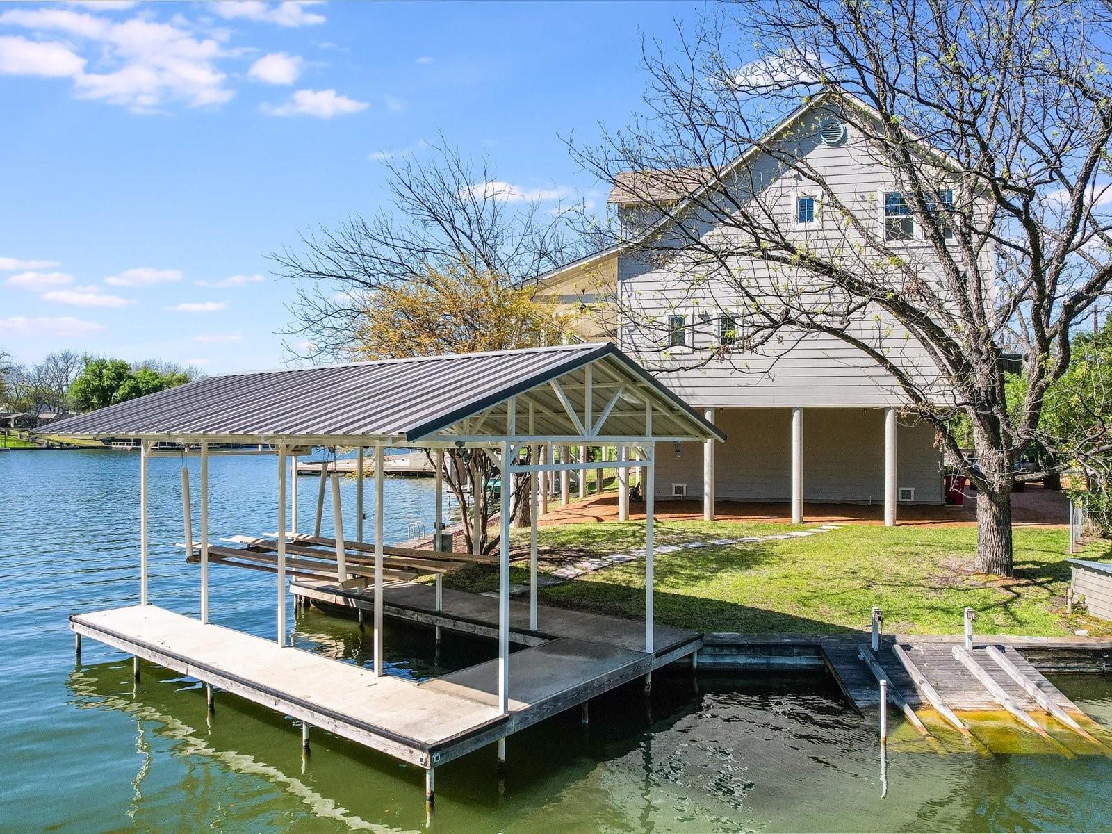 1332 S Lakeside Dr, Kingsland, TX 78611