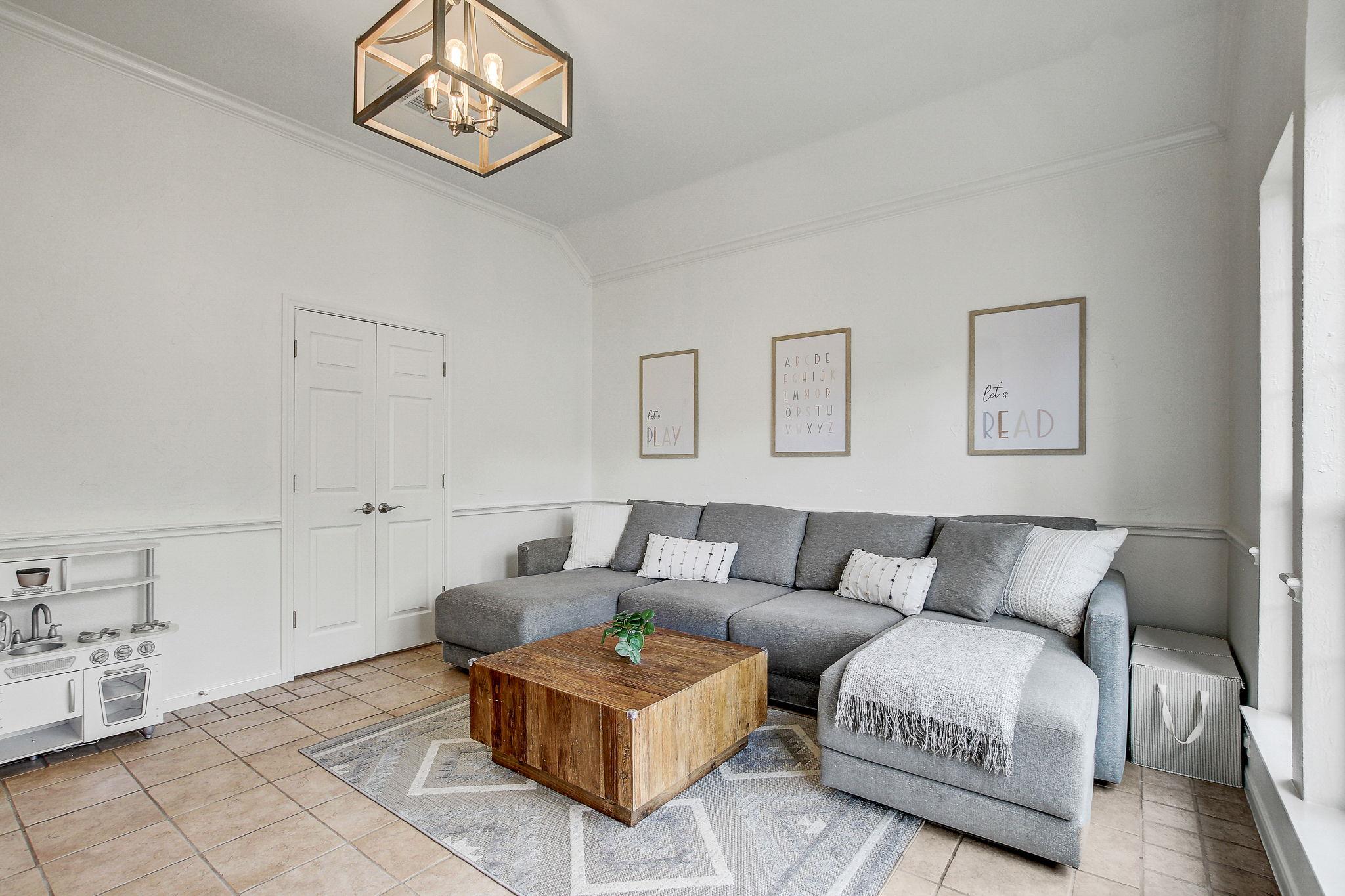 7334 W Magic Mountain Ln, Round Rock, TX 78681