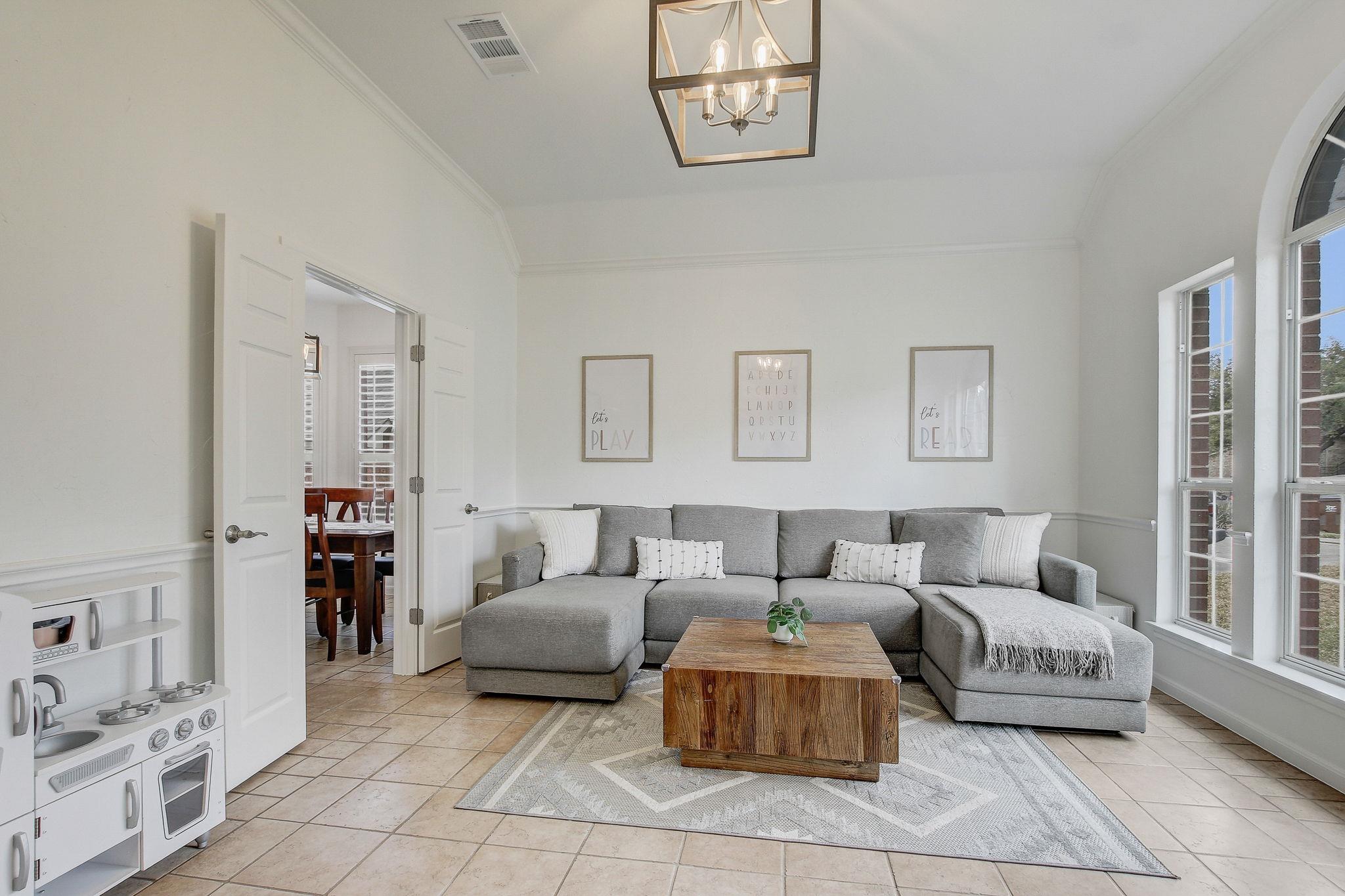 7334 W Magic Mountain Ln, Round Rock, TX 78681