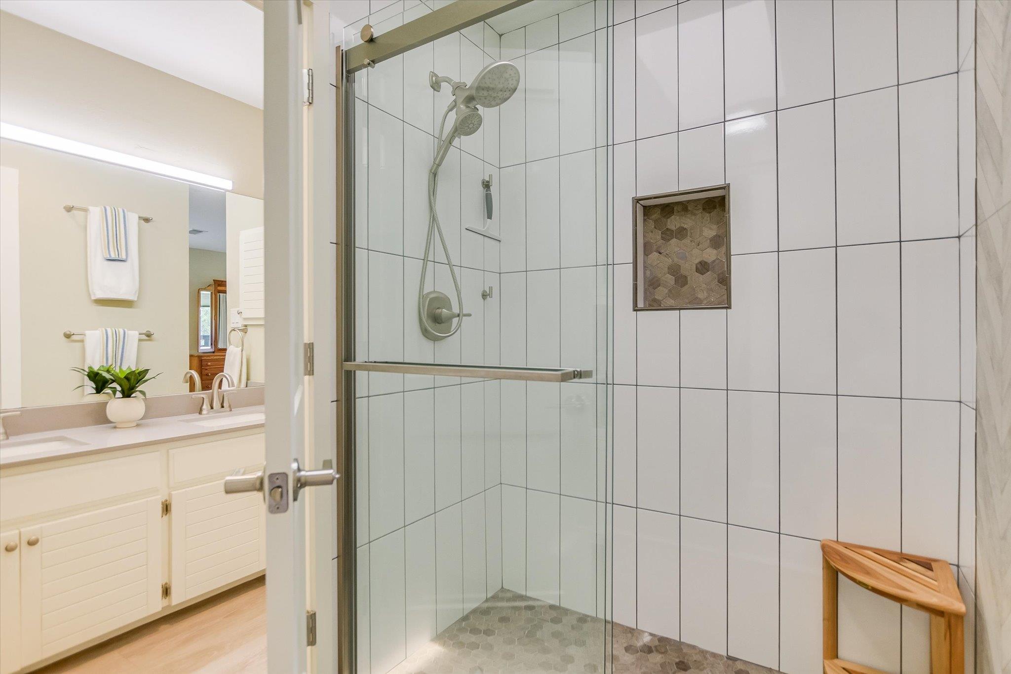 402 Lost Echo # 8, Horseshoe Bay, TX 78657