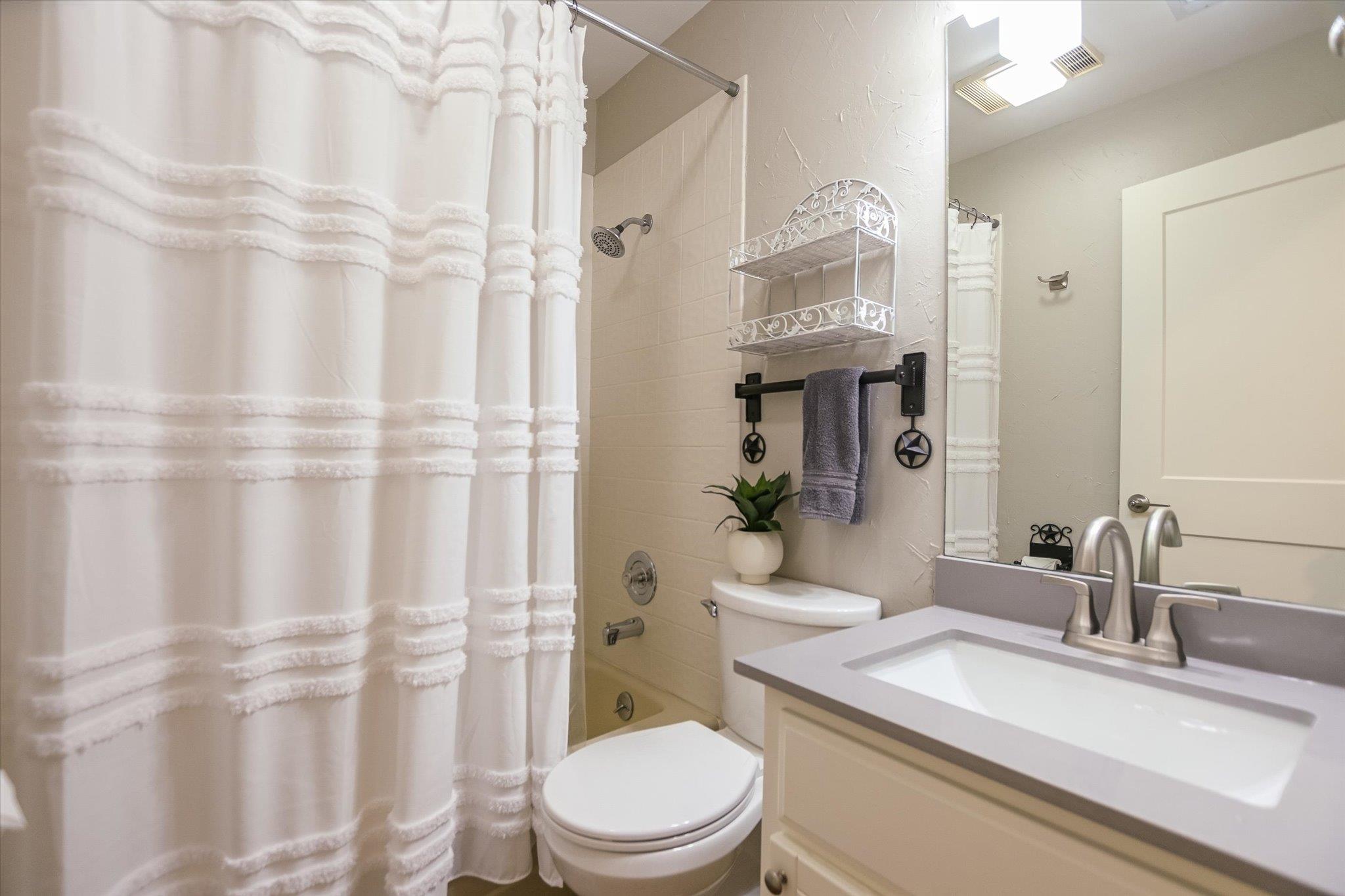 402 Lost Echo # 8, Horseshoe Bay, TX 78657