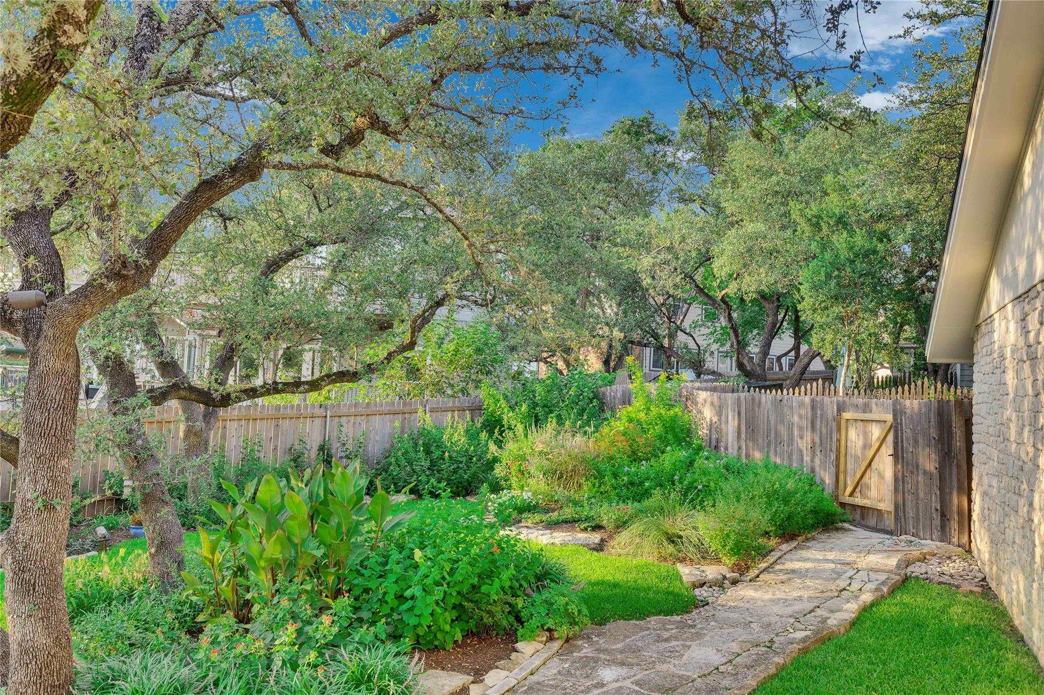 6810 Jester Blvd, Austin, TX 78750